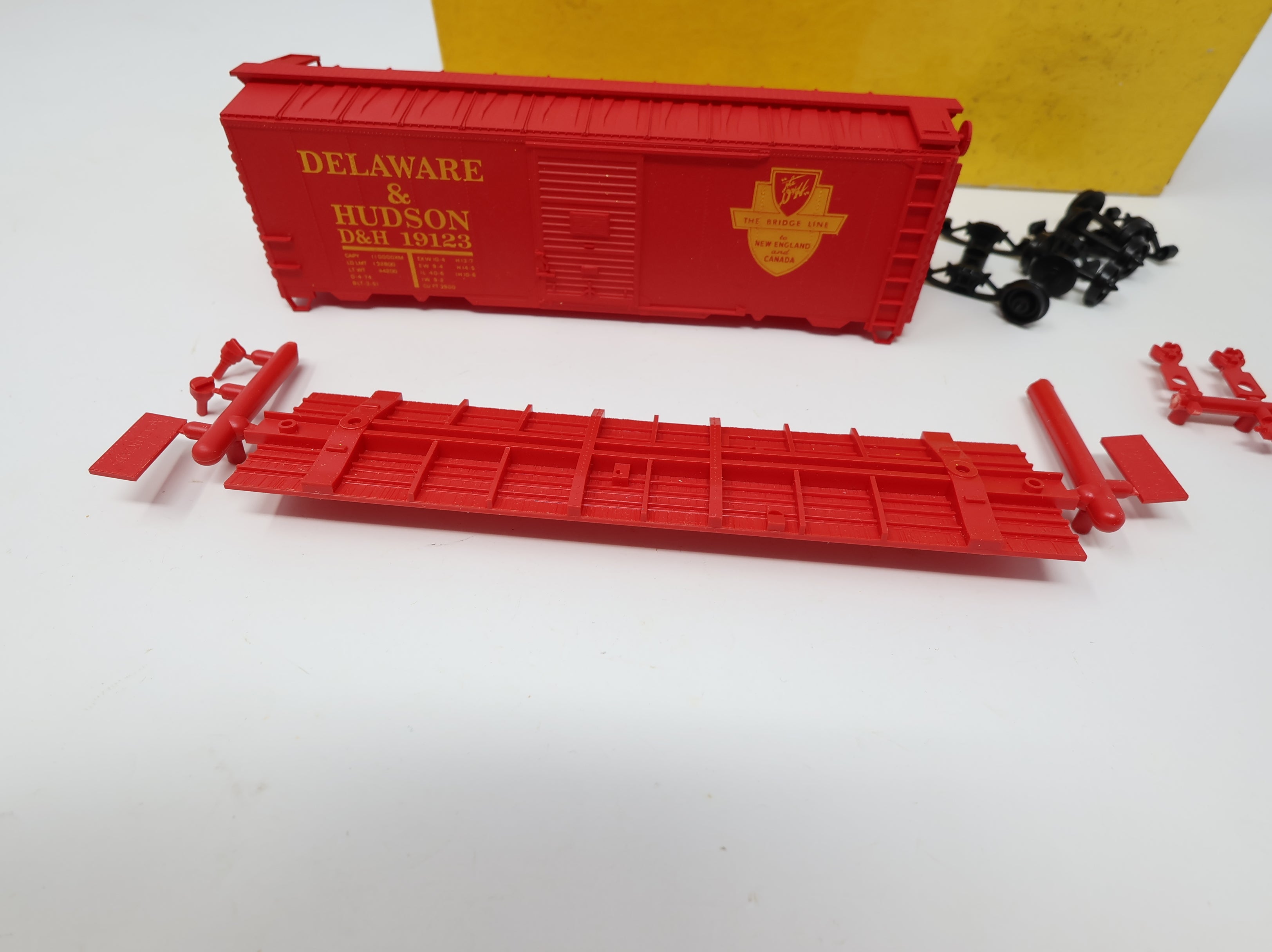 USED Accurail HO Scale 40' AAR Steel Box Car Delaware and Hudson D&H #19123 KIT