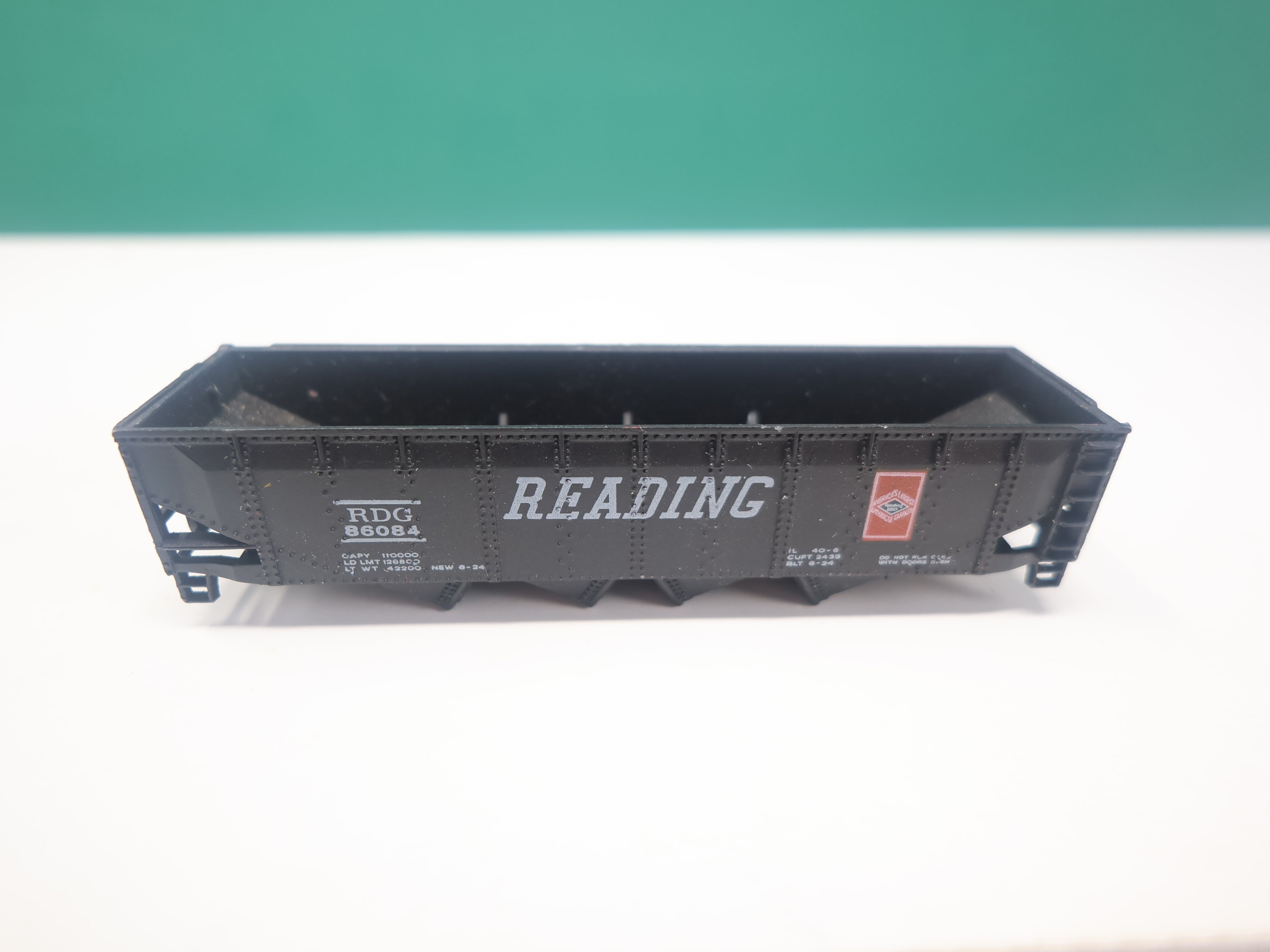 USED Bachmann N Scale, 4 Bay Hopper, Reading RDG #86084, No trucks