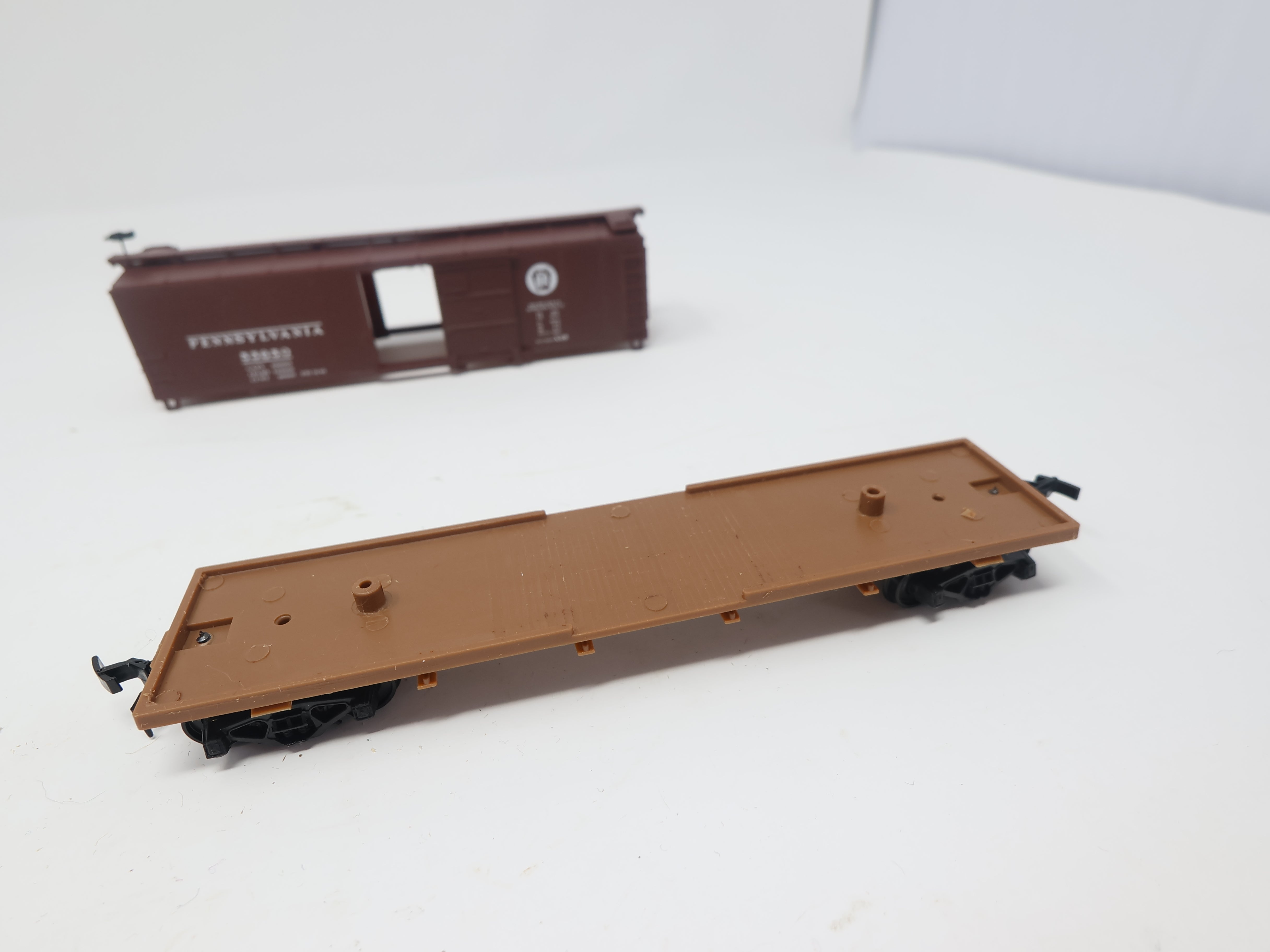 USED Walthers 931-621 HO Scale, 40' X-29 Steel Box Car, Pennsylvania #55650