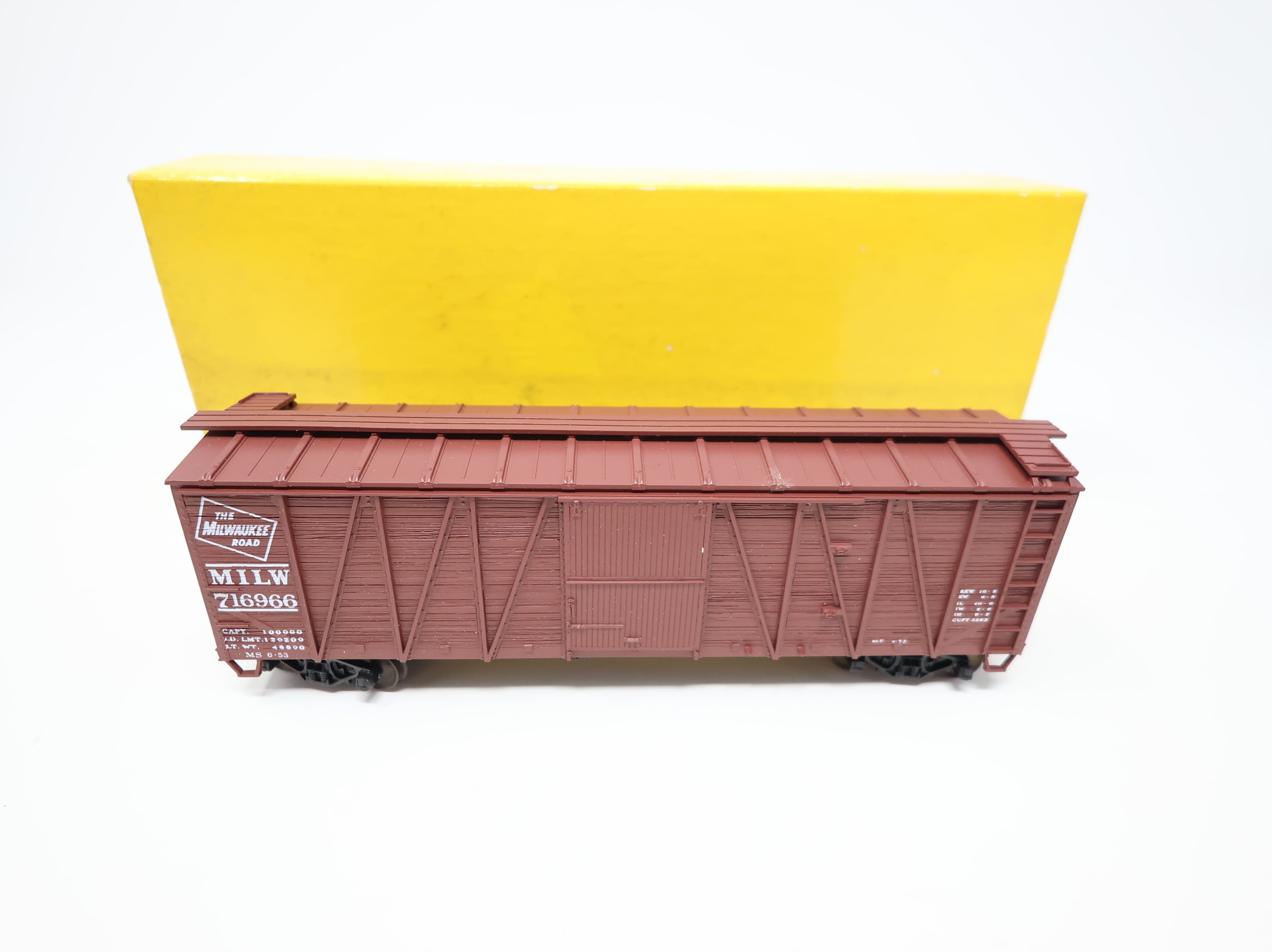 USED Accurail HO Scale 40' Wooden OB Box Car Milwaukee Road MILW #716966 Wood Ends