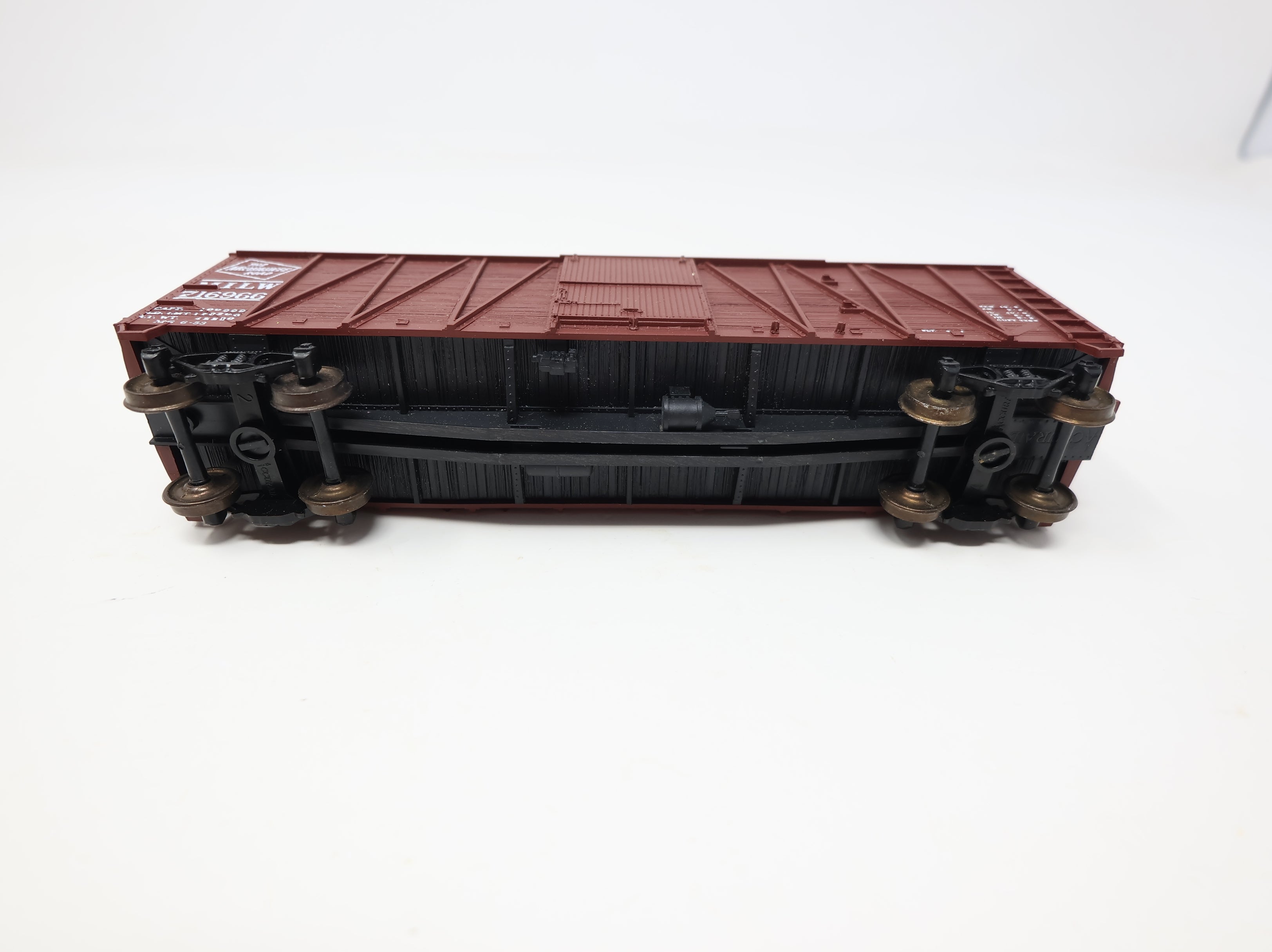 USED Accurail HO Scale 40' Wooden OB Box Car Milwaukee Road MILW #716966 Wood Ends