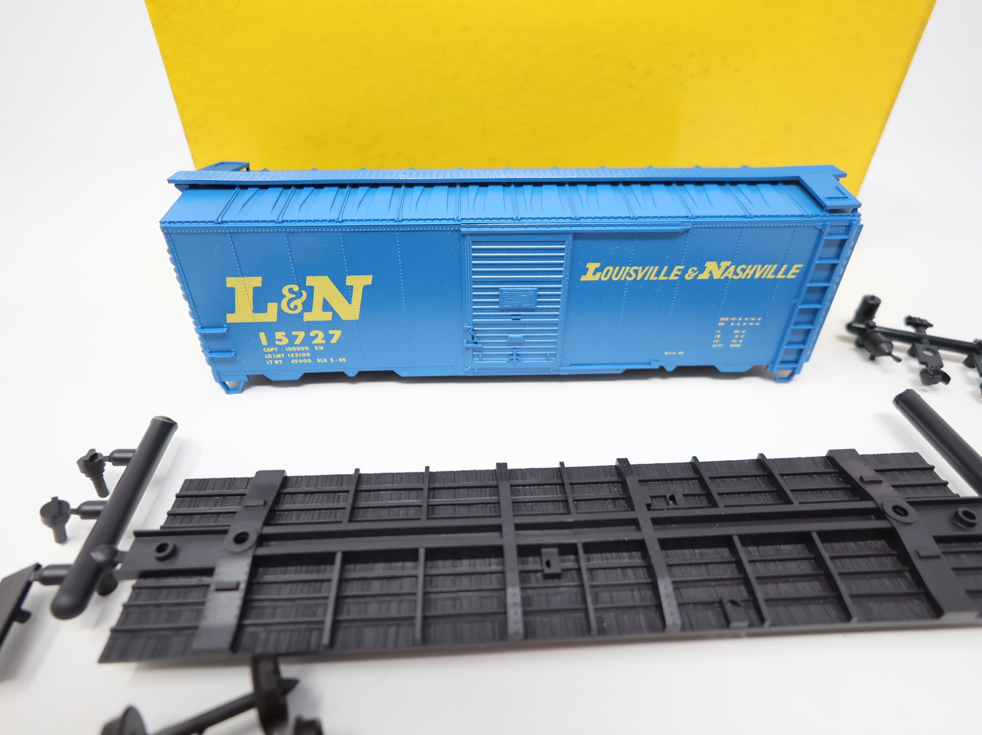 USED Accurail HO Scale 40' AAR Steel Box Car Louisville & Nashville L&N #15727 KIT