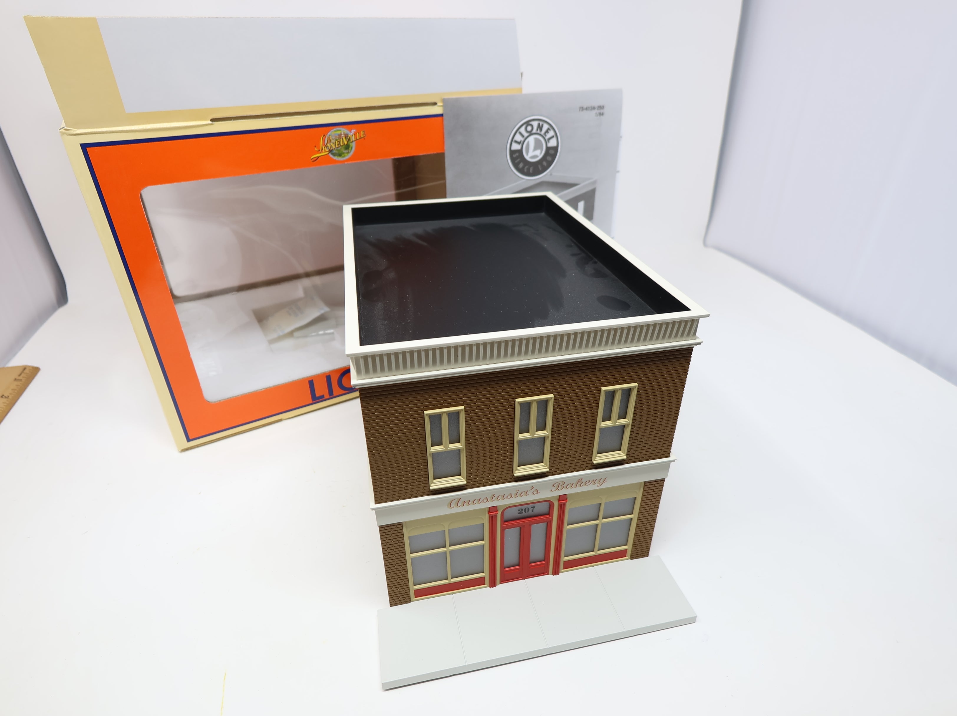 USED Lionel 6-34124 O Anastasia's Bakery Main St Building