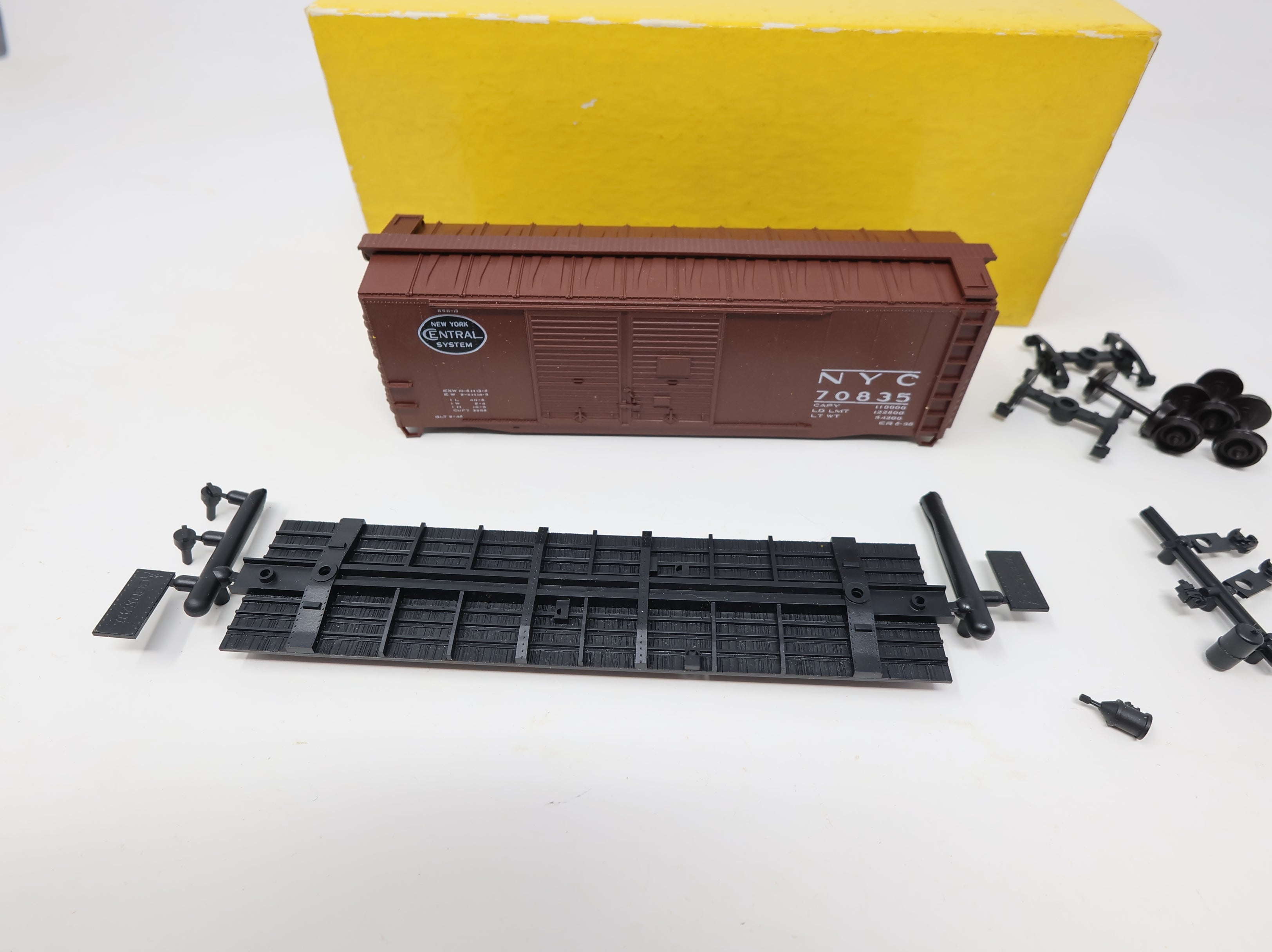 USED Accurail HO Scale 40' DD Steel Box Car New York Central NYC #70835 KIT