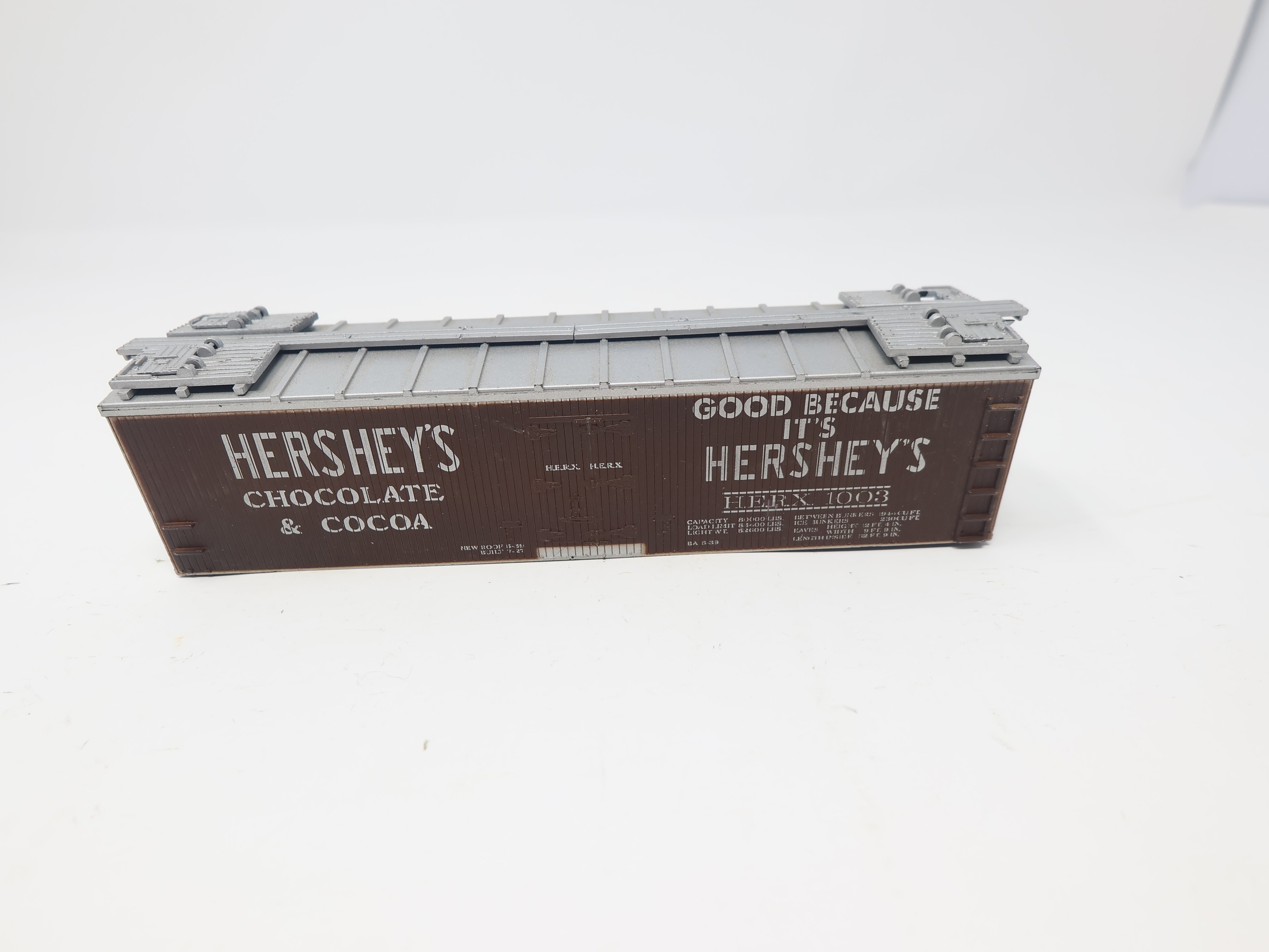 USED TRAIN MINIATURE HO Scale, 40' Wooden Reefer Box Car, Hershey's HERX #1003, Shell Only