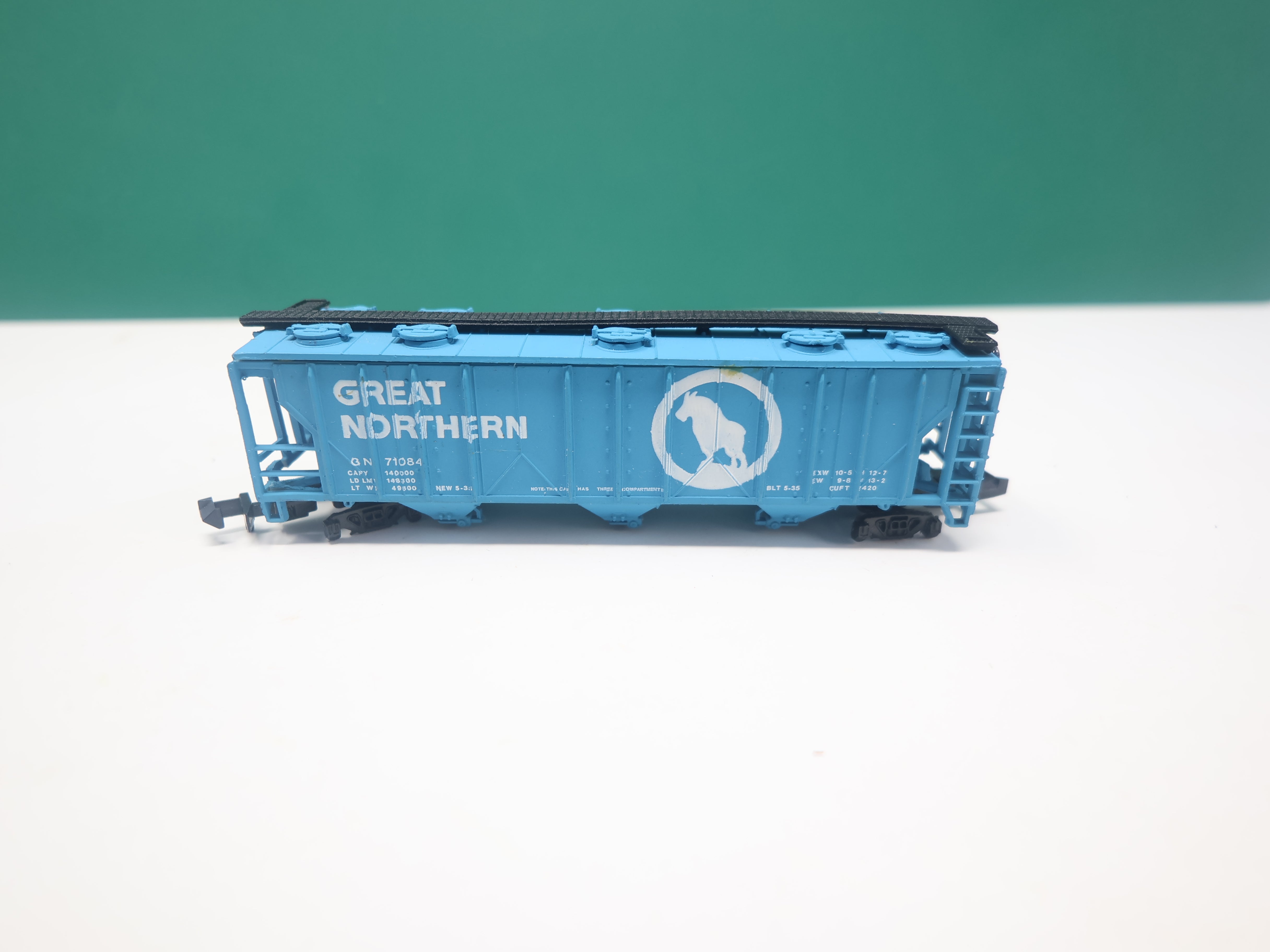 USED Bachmann N Scale, 3 Bay Hopper, Great Northern GN #71084, No Wheels