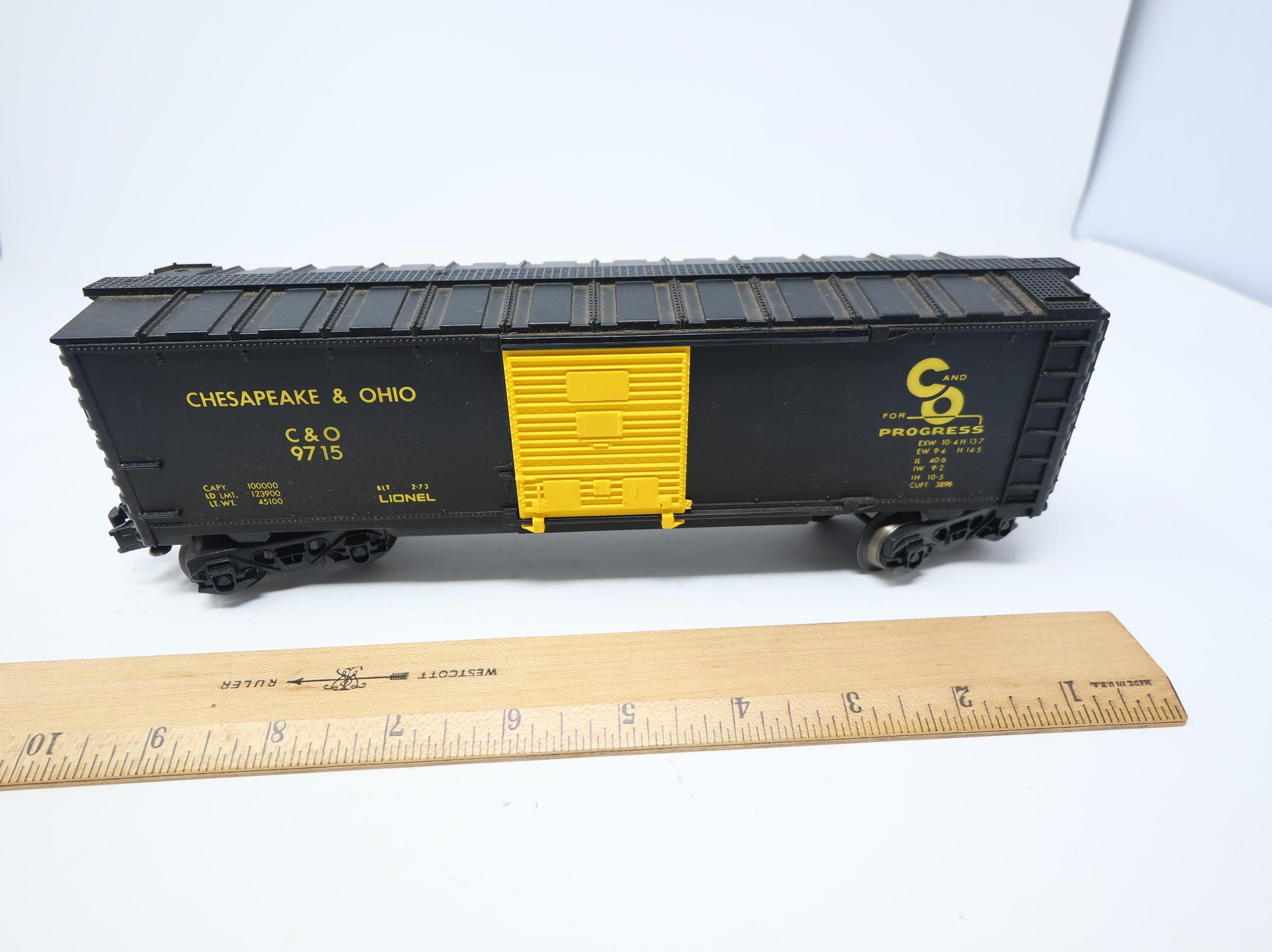 USED Lionel O Boxcar Chesapeake and Ohio C&O #9715