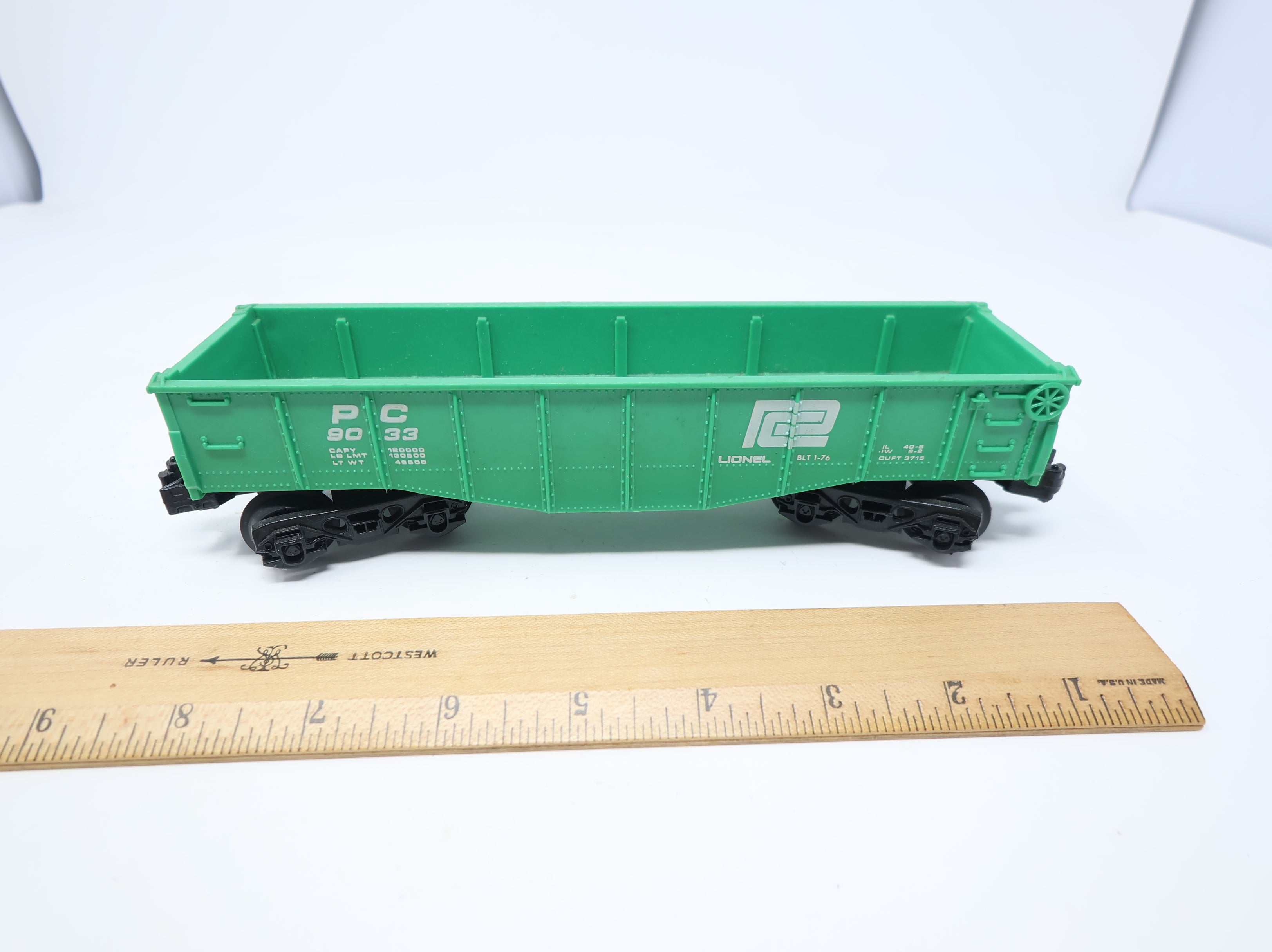 USED Lionel O Gondola Penn Central PC #9033 O27