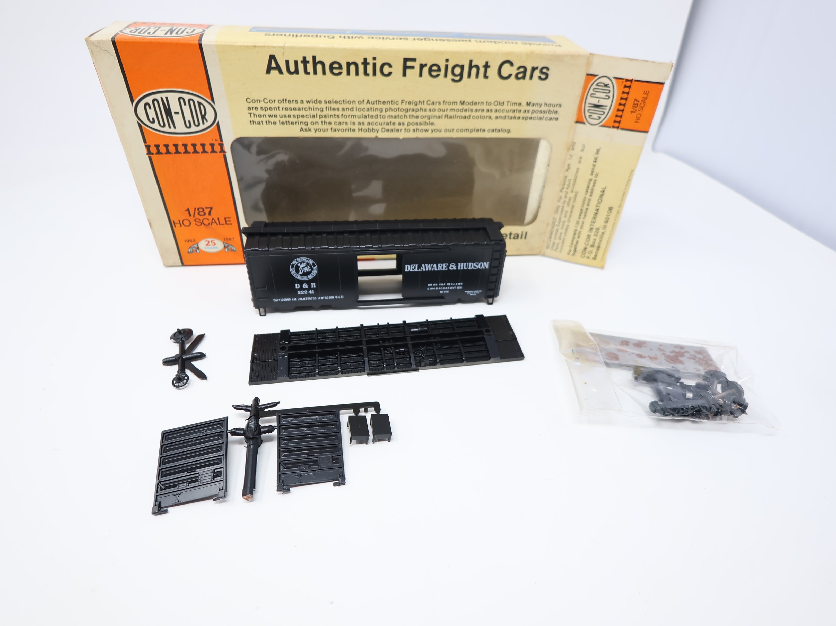 USED Con-Cor HO Scale 40' PS-1 Box Car Delaware and Hudson DH #22241 KIT