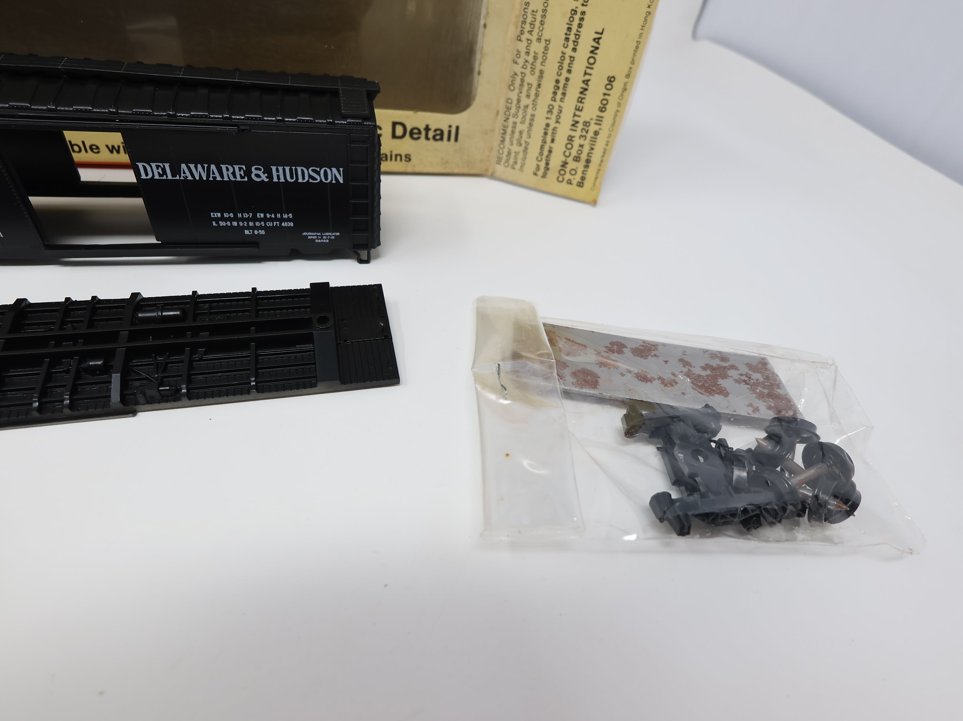 USED Con-Cor HO Scale 40' PS-1 Box Car Delaware and Hudson DH #22241 KIT