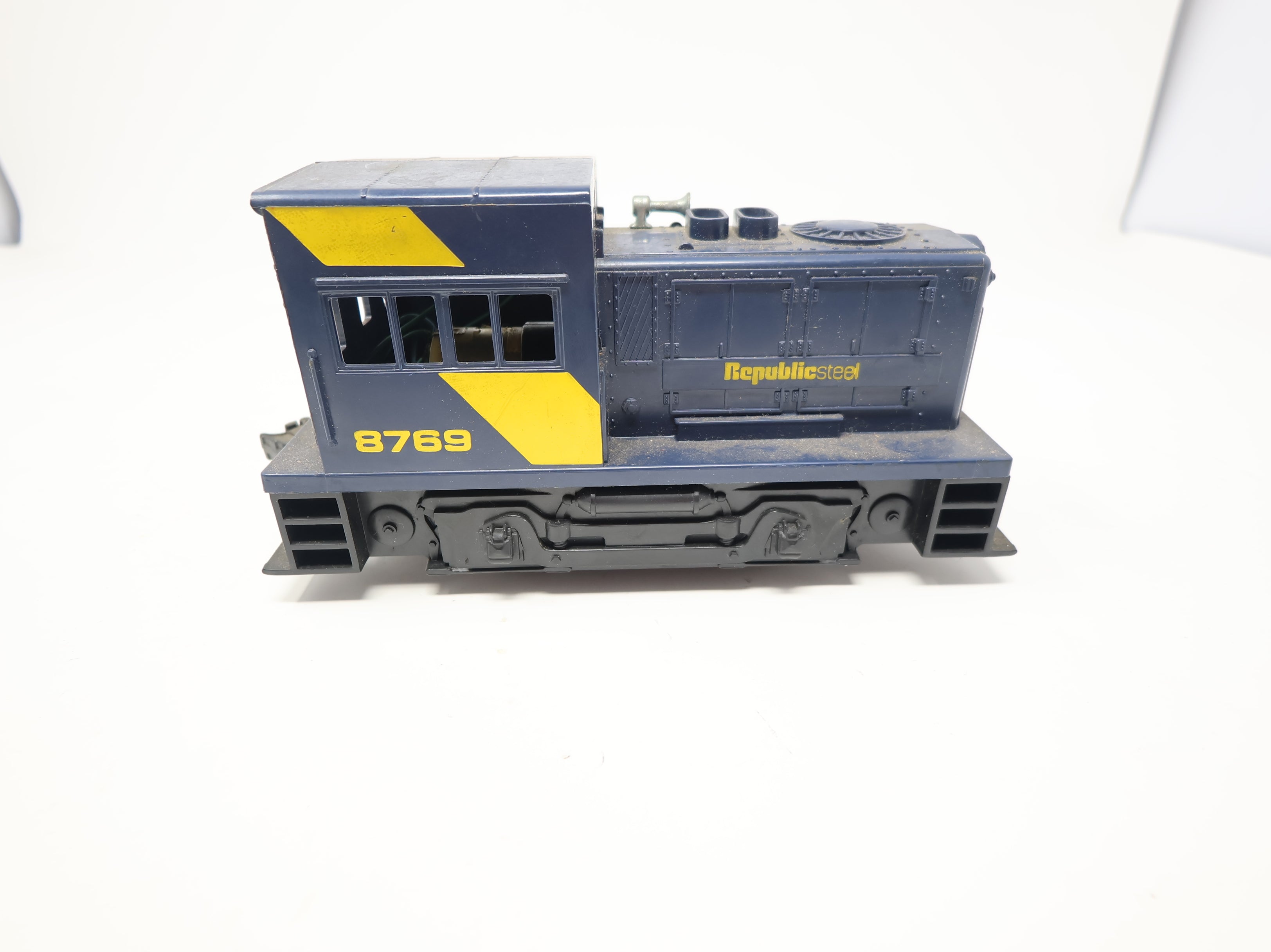 USED Lionel O Switcher Locomotive Republic Steel #8769 O27