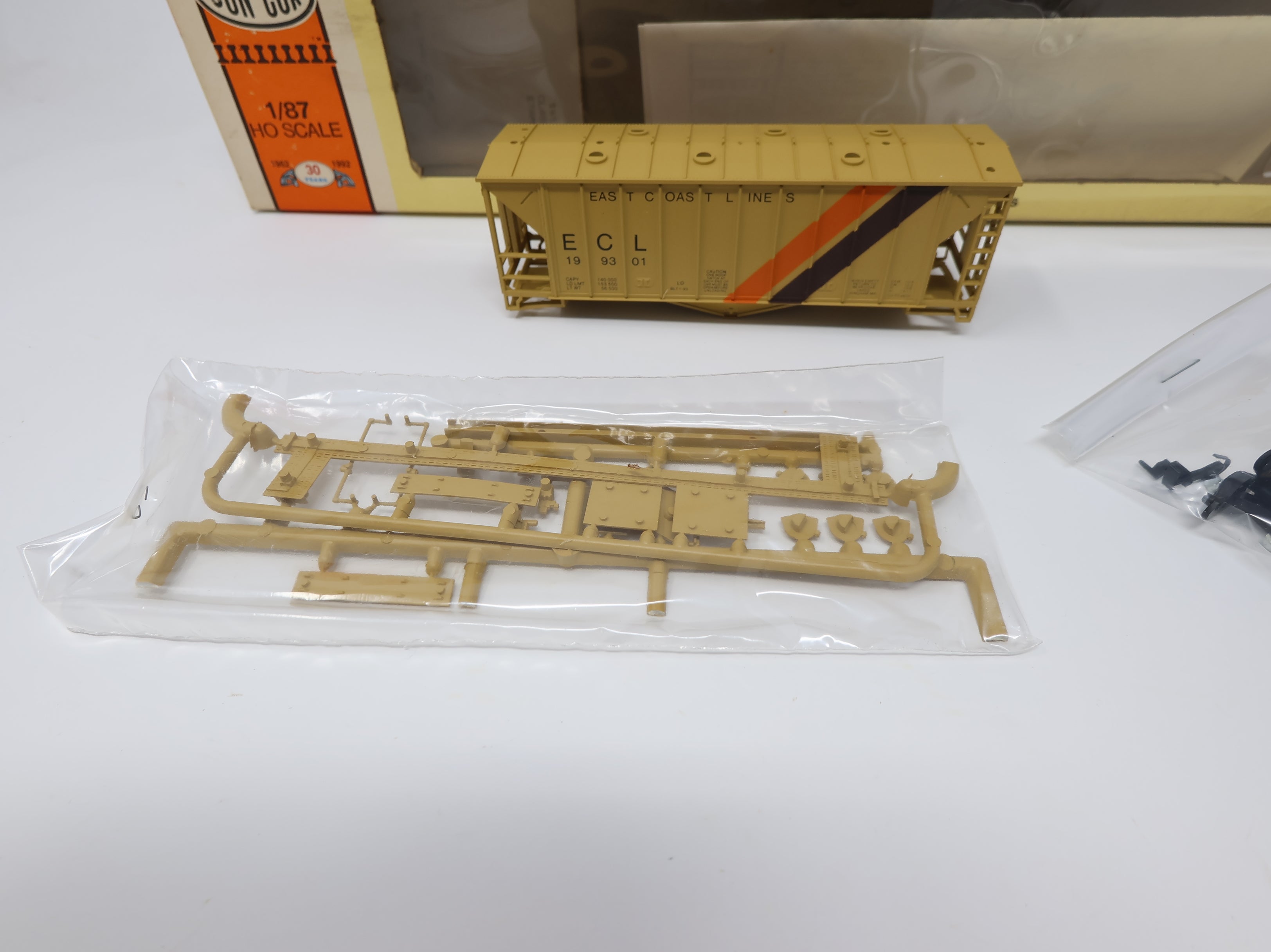 USED Con-Cor HO Scale Airslide Covered Hopper East Coast Lines ECL #199301 KIT