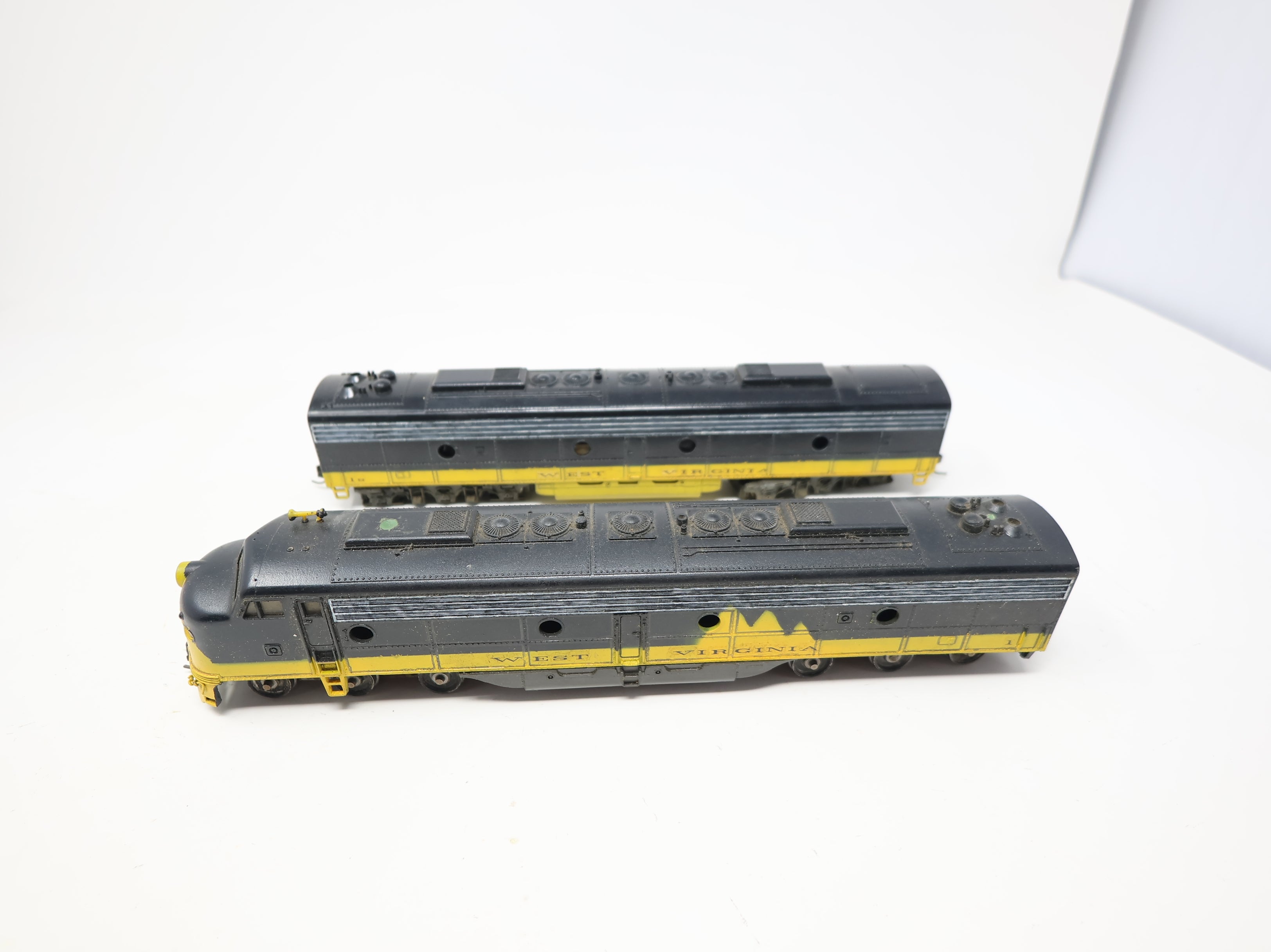 USED Athearn HO Scale Diesel Locomotive AB Pair West Virginia #1 Decal DC (2 pcs)