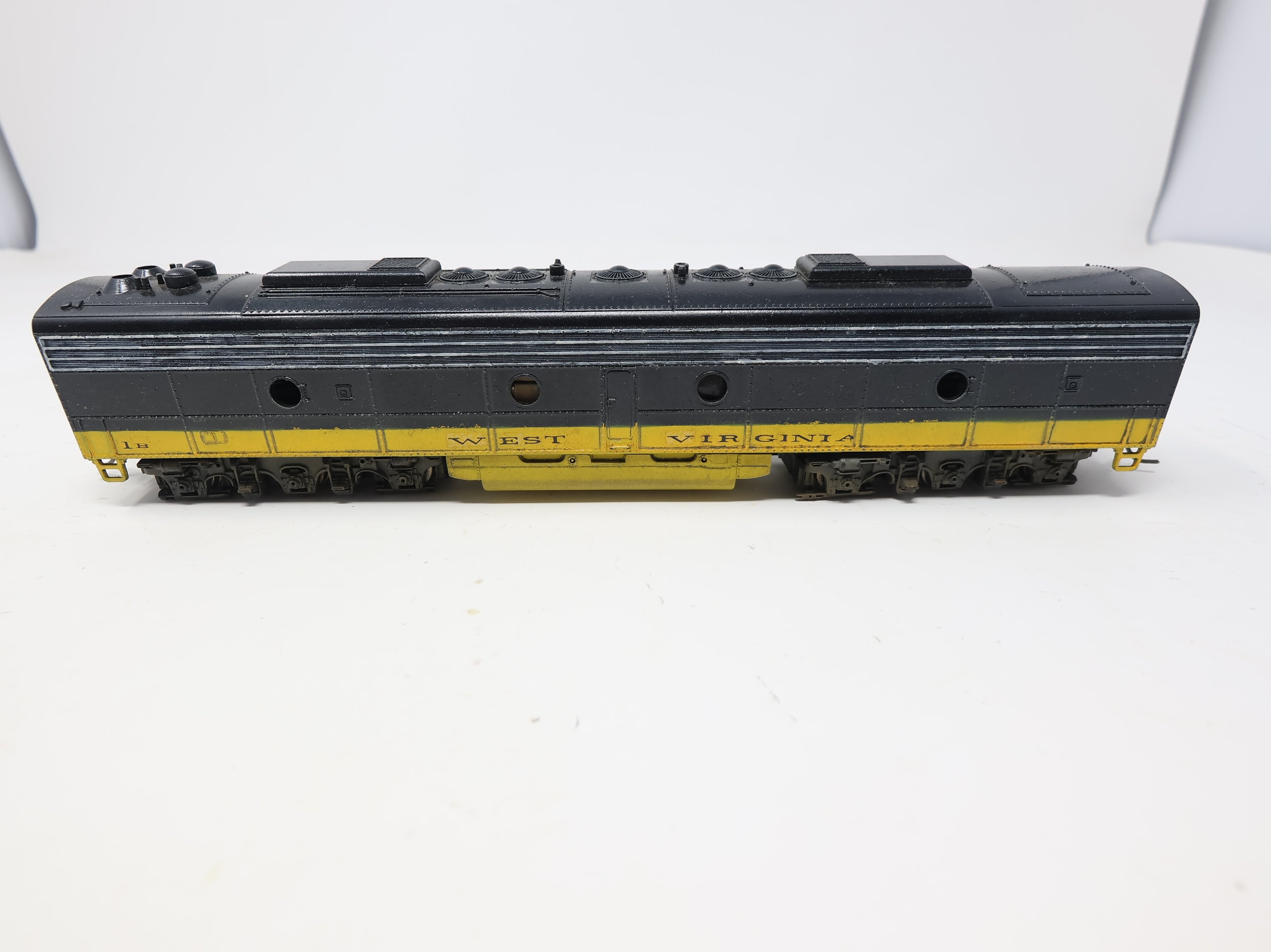 USED Athearn HO Scale Diesel Locomotive AB Pair West Virginia #1 Decal DC (2 pcs)