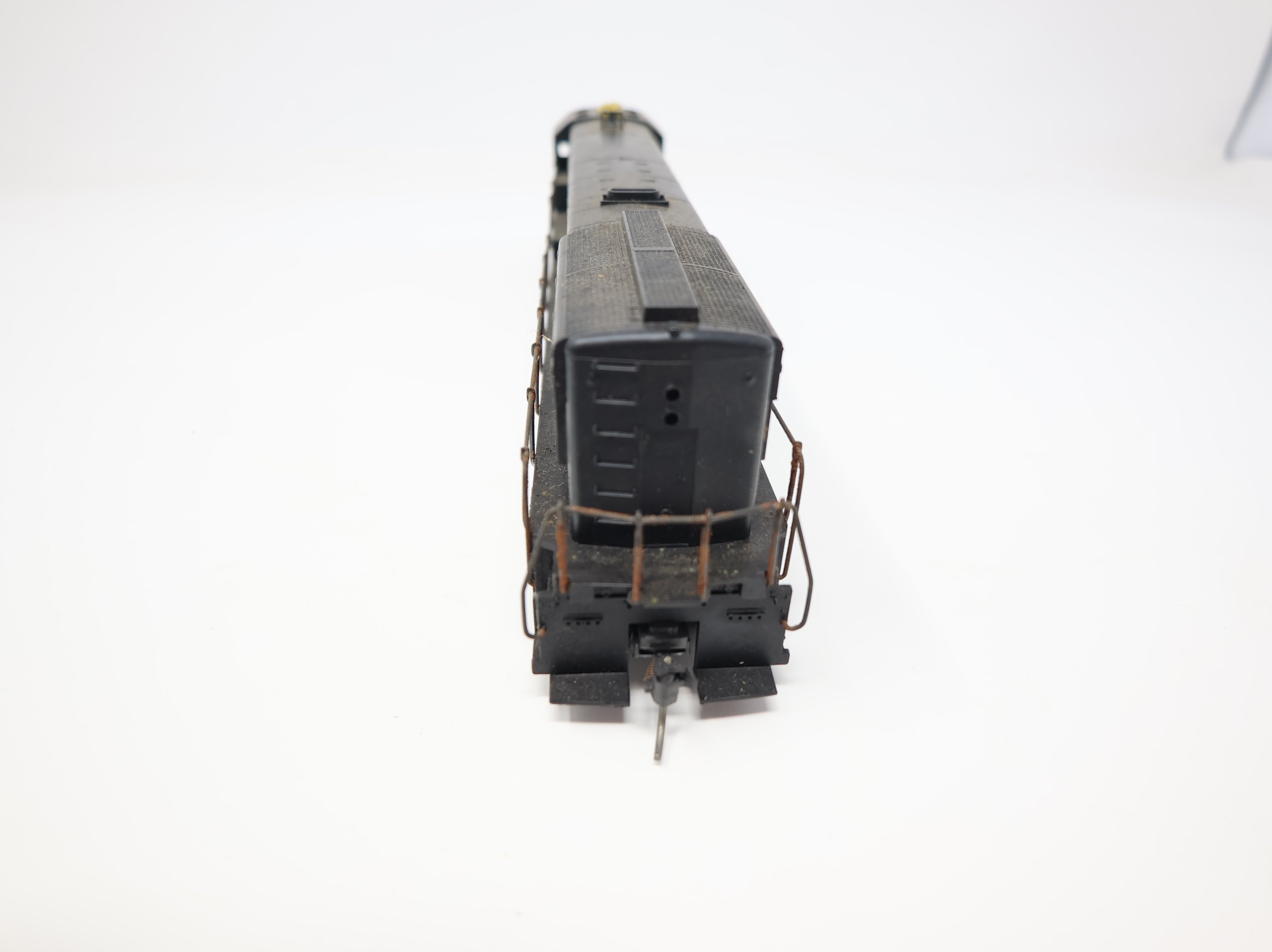 USED Athearn 3420 HO Scale U28C 12-Wheel Diesel Locomotive Undecorated Parts/Repairs DC