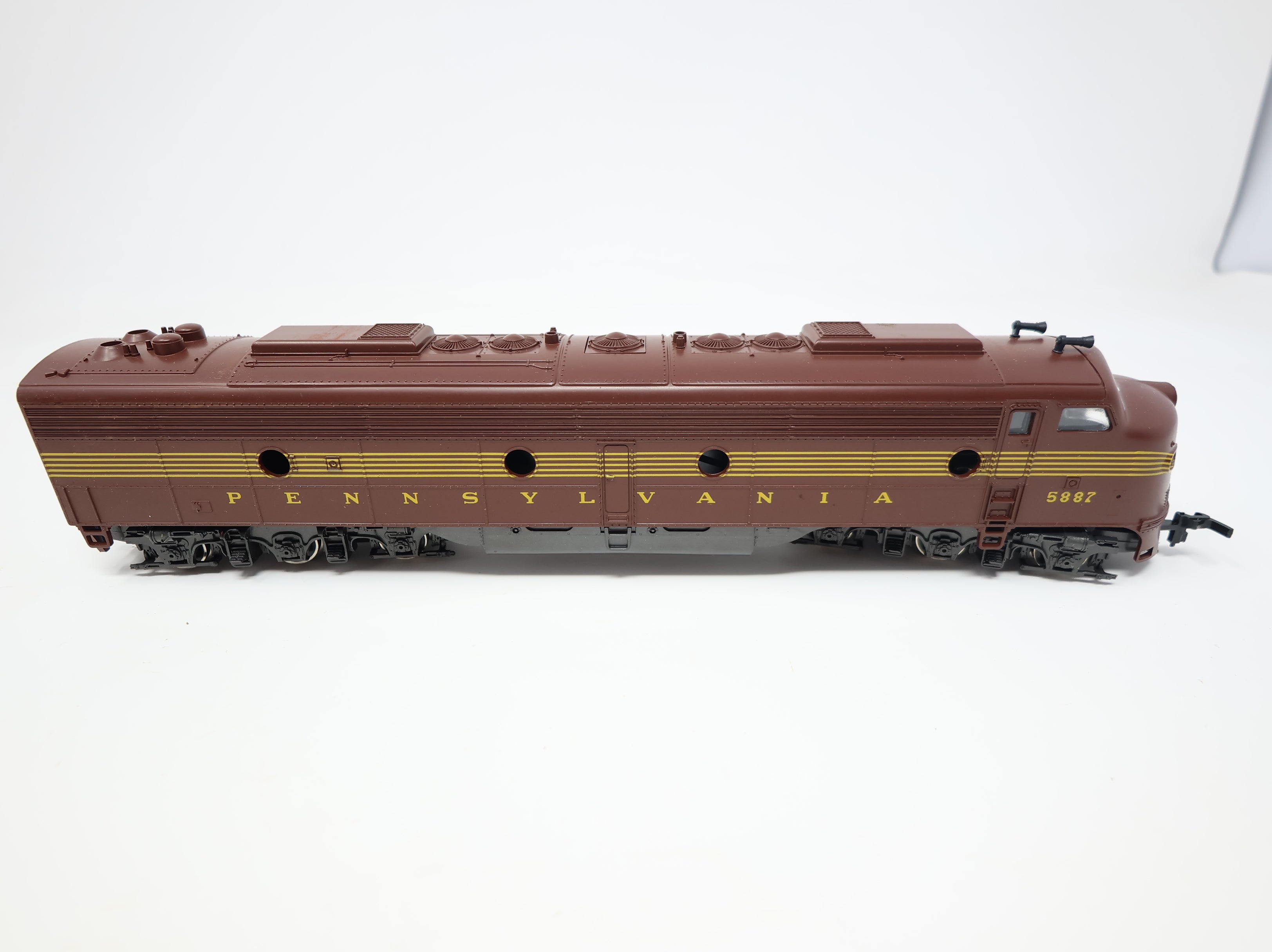 USED IHC HO Scale E-8A Diesel Locomotive Pennsylvania #5887 DC