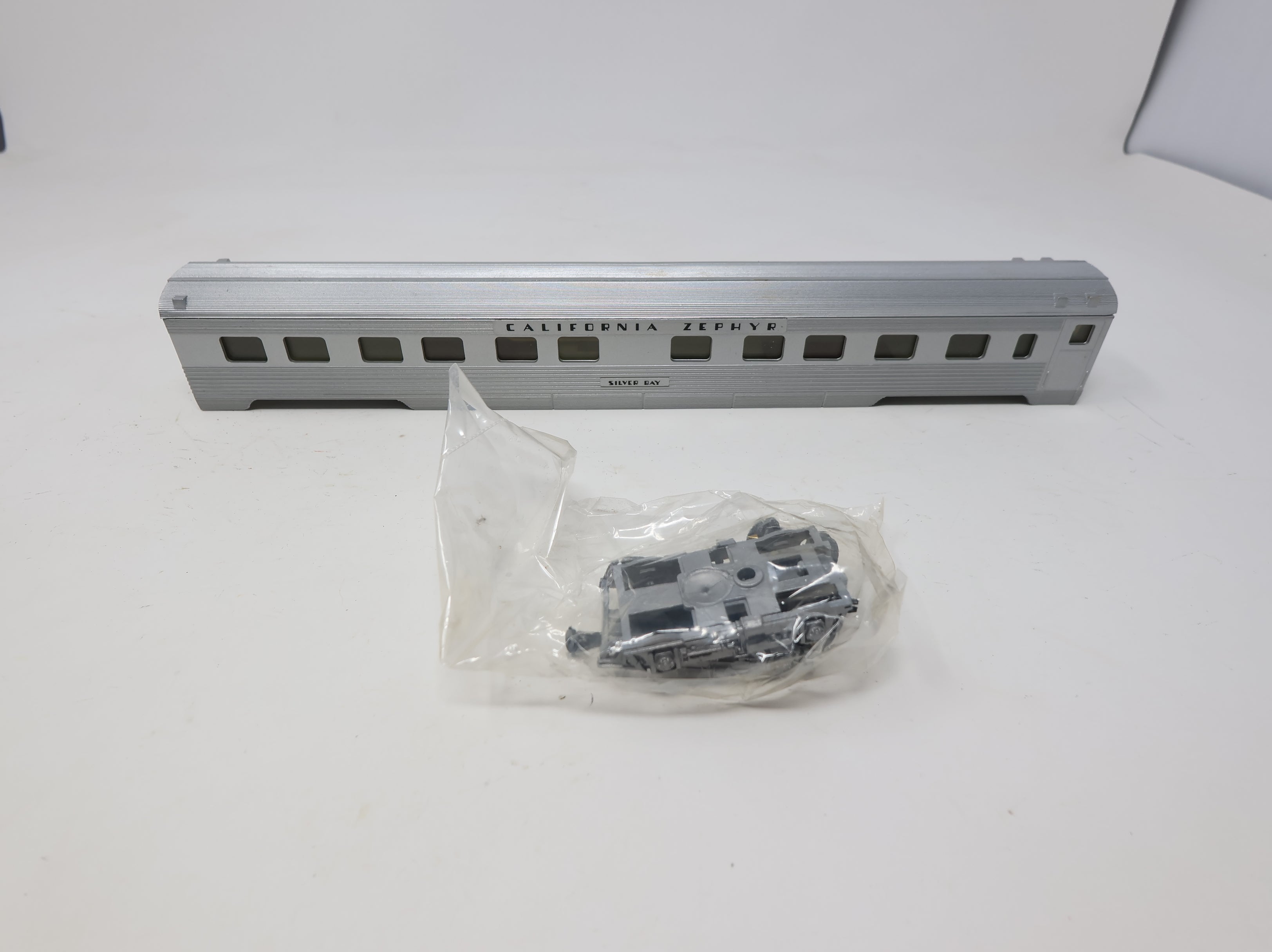 USED Con-Cor HO Scale Passenger Car California Zephyr Silver Bay