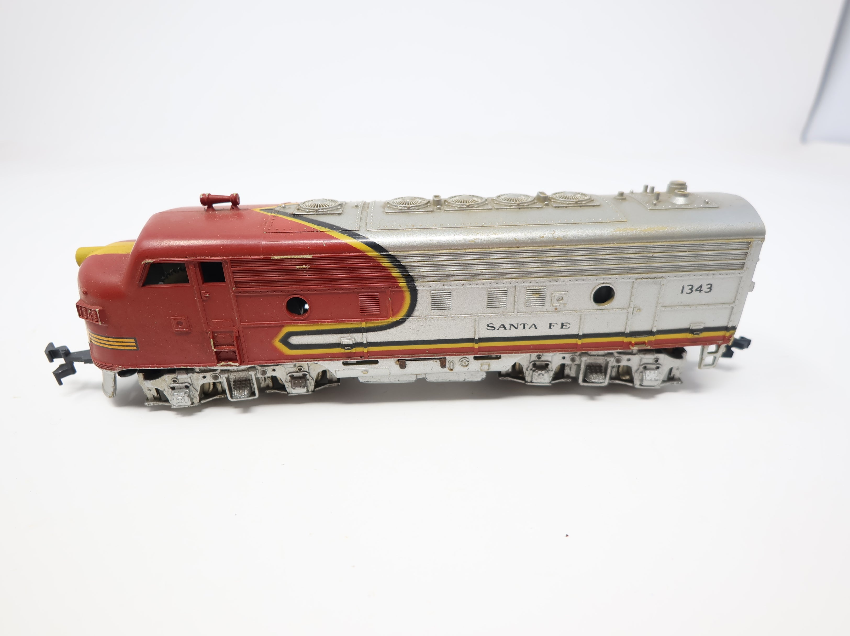 USED Fleischmann HO Scale F7A Diesel Locomotive Santa Fe #1343 Parts/Repairs DC