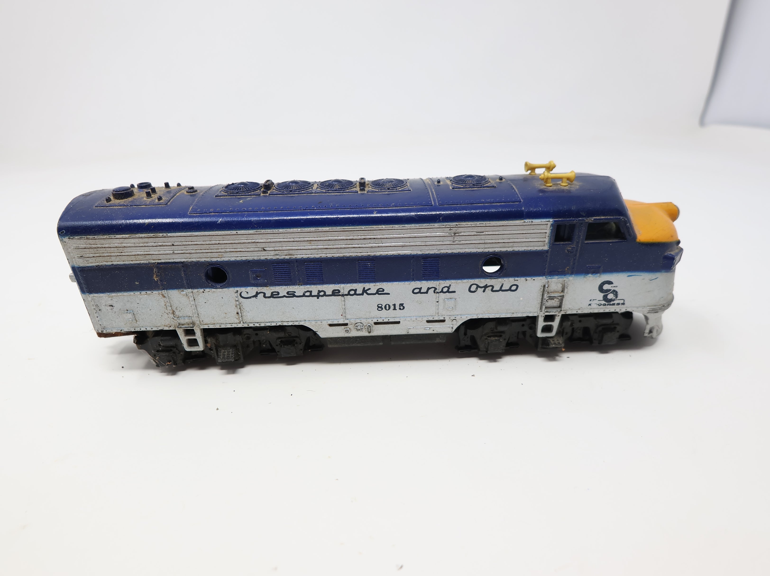 USED Tyco HO Scale F7A Diesel Locomotive Chesapeake and Ohio #8015 Parts/Repairs DC