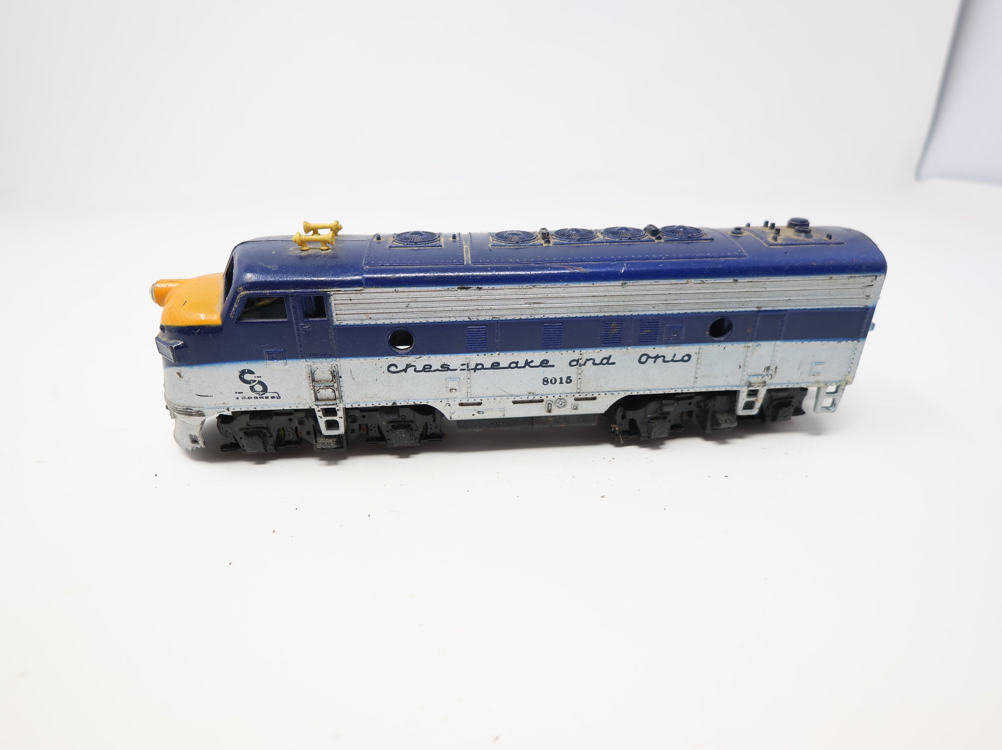 USED Tyco HO Scale F7A Diesel Locomotive Chesapeake and Ohio #8015 Parts/Repairs DC