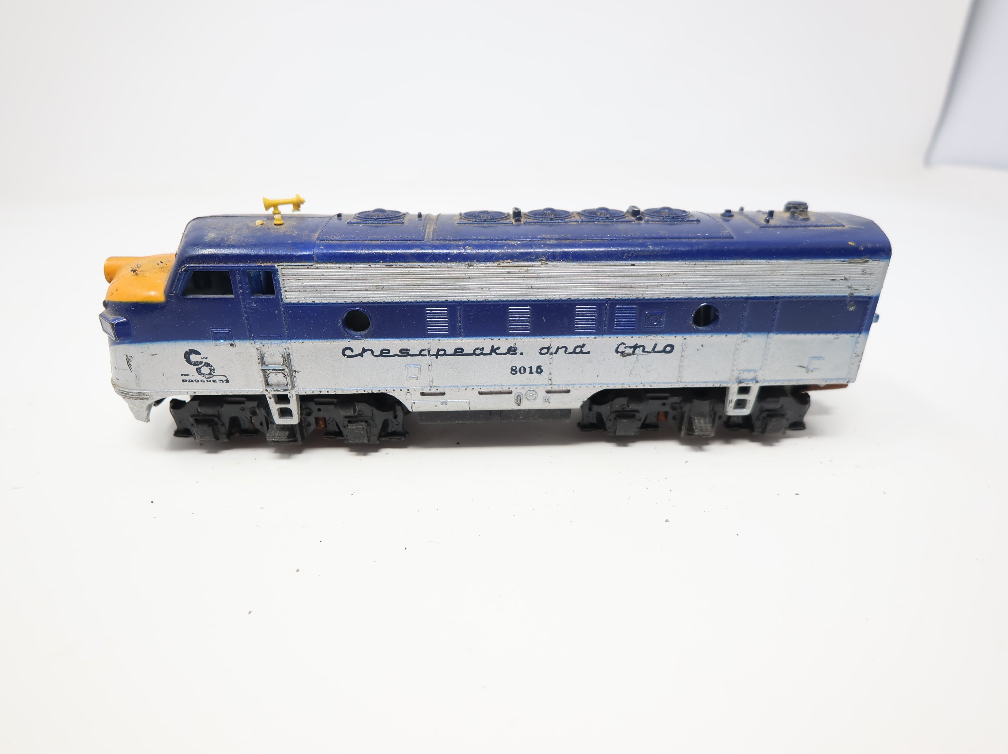 USED Tyco HO Scale F7A Diesel Locomotive Chesapeake and Ohio #8015 Unpowered