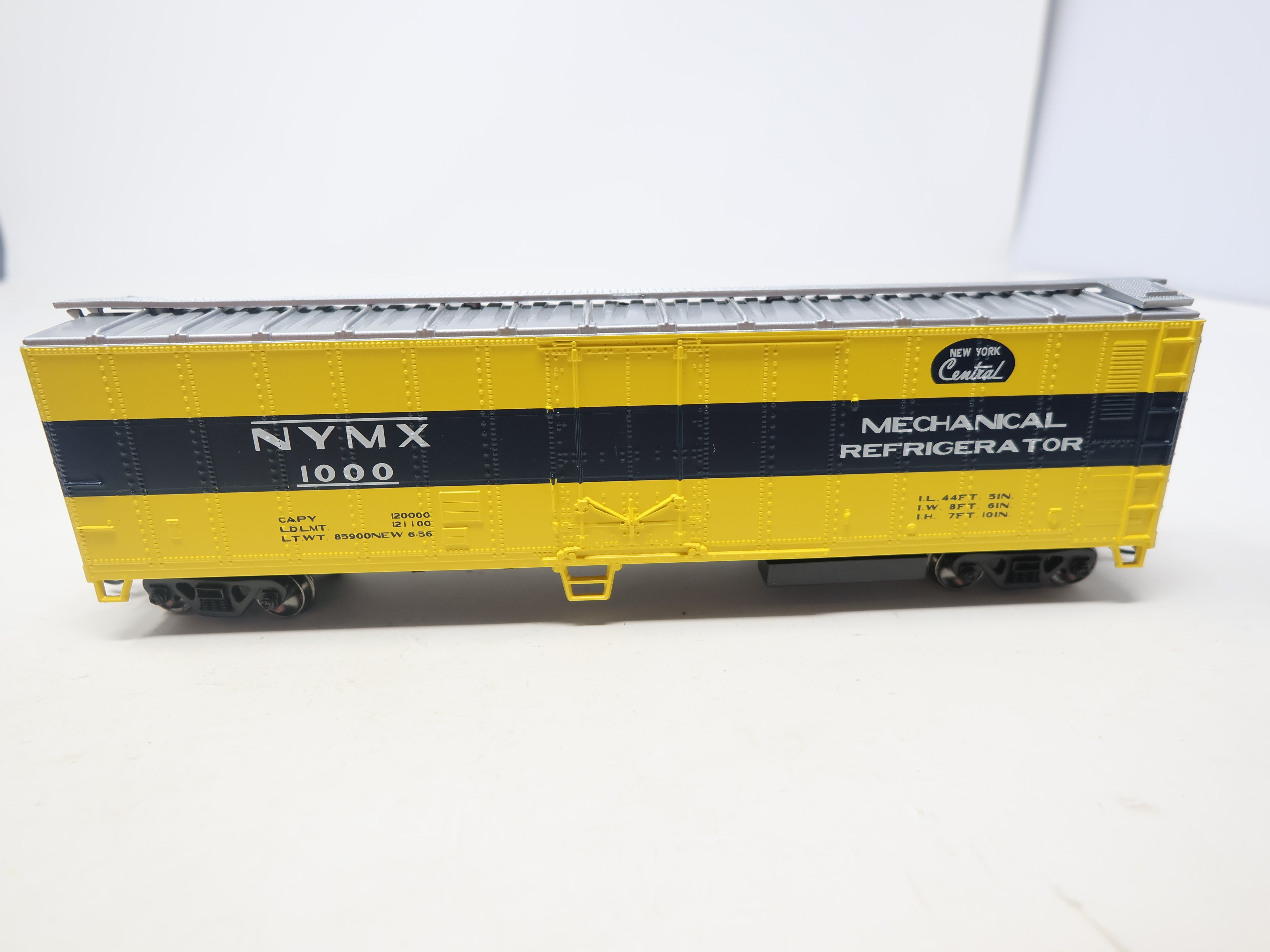 USED Athearn 7555 HO Scale, 50' Smooth Side Reefer, New York Central NYMX #1000