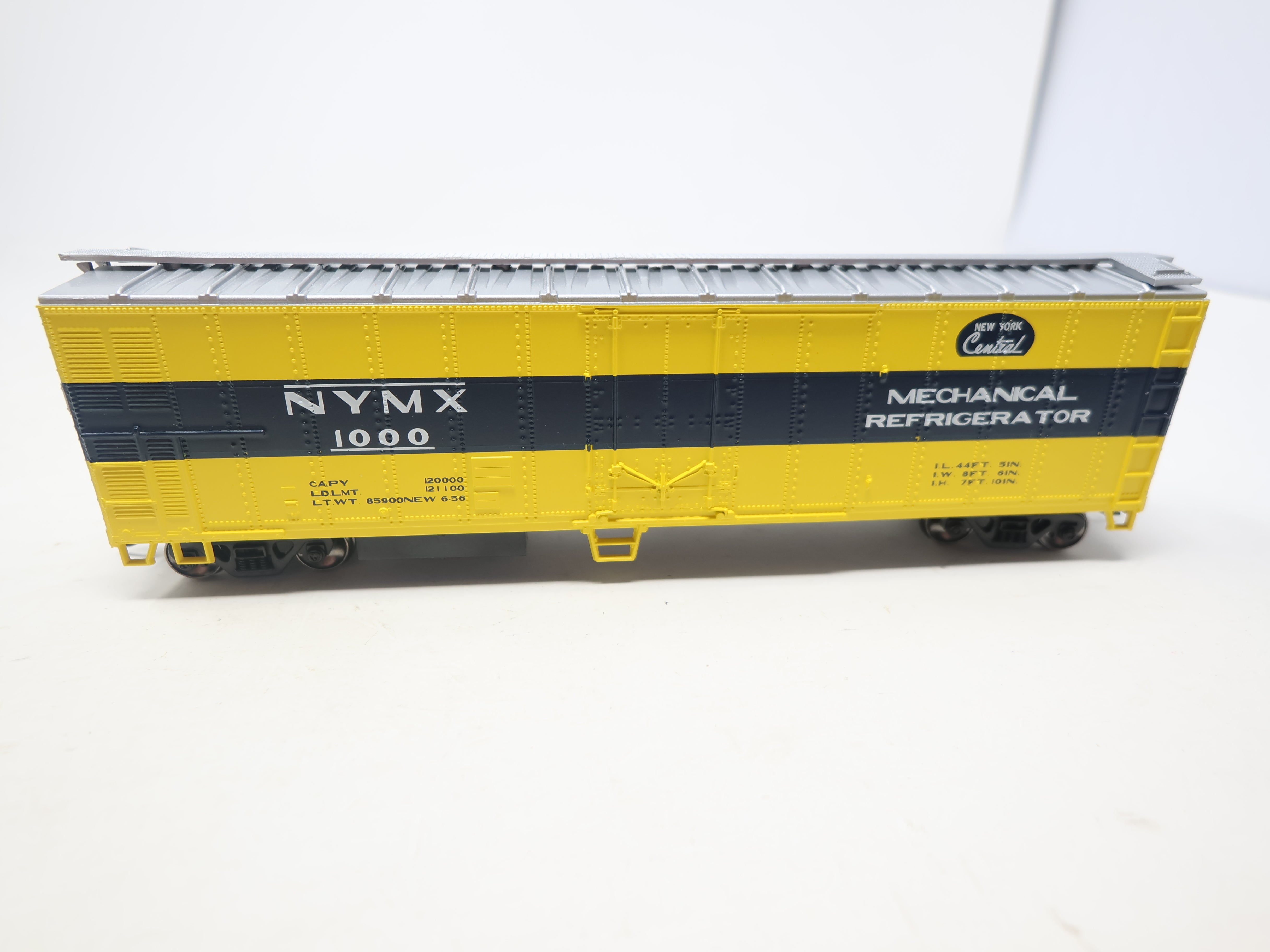 USED Athearn 7555 HO Scale, 50' Smooth Side Reefer, New York Central NYMX #1000