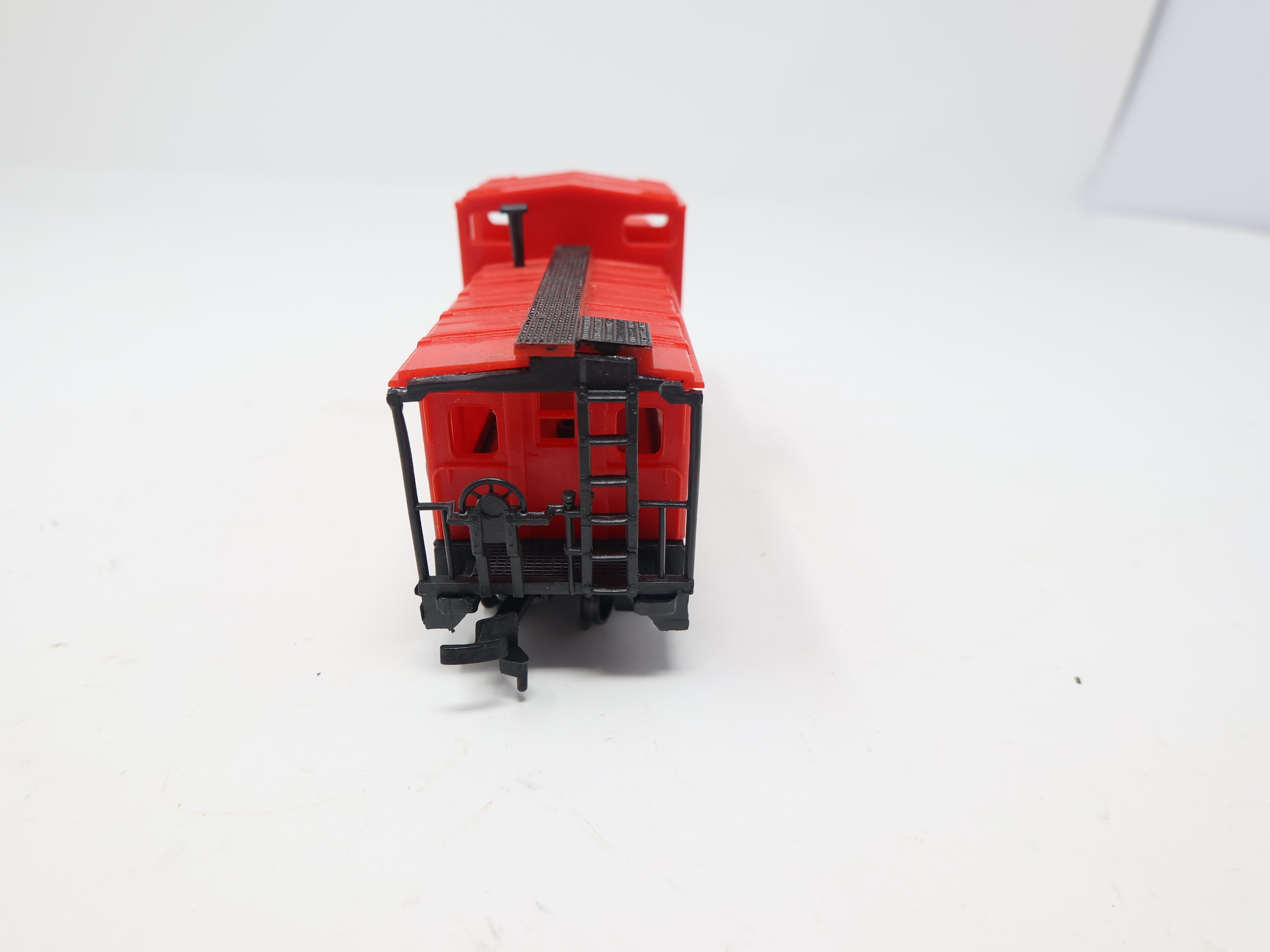 USED HO Scale, Safety Caboose#9125, A Man Alert is Seldom Hurt