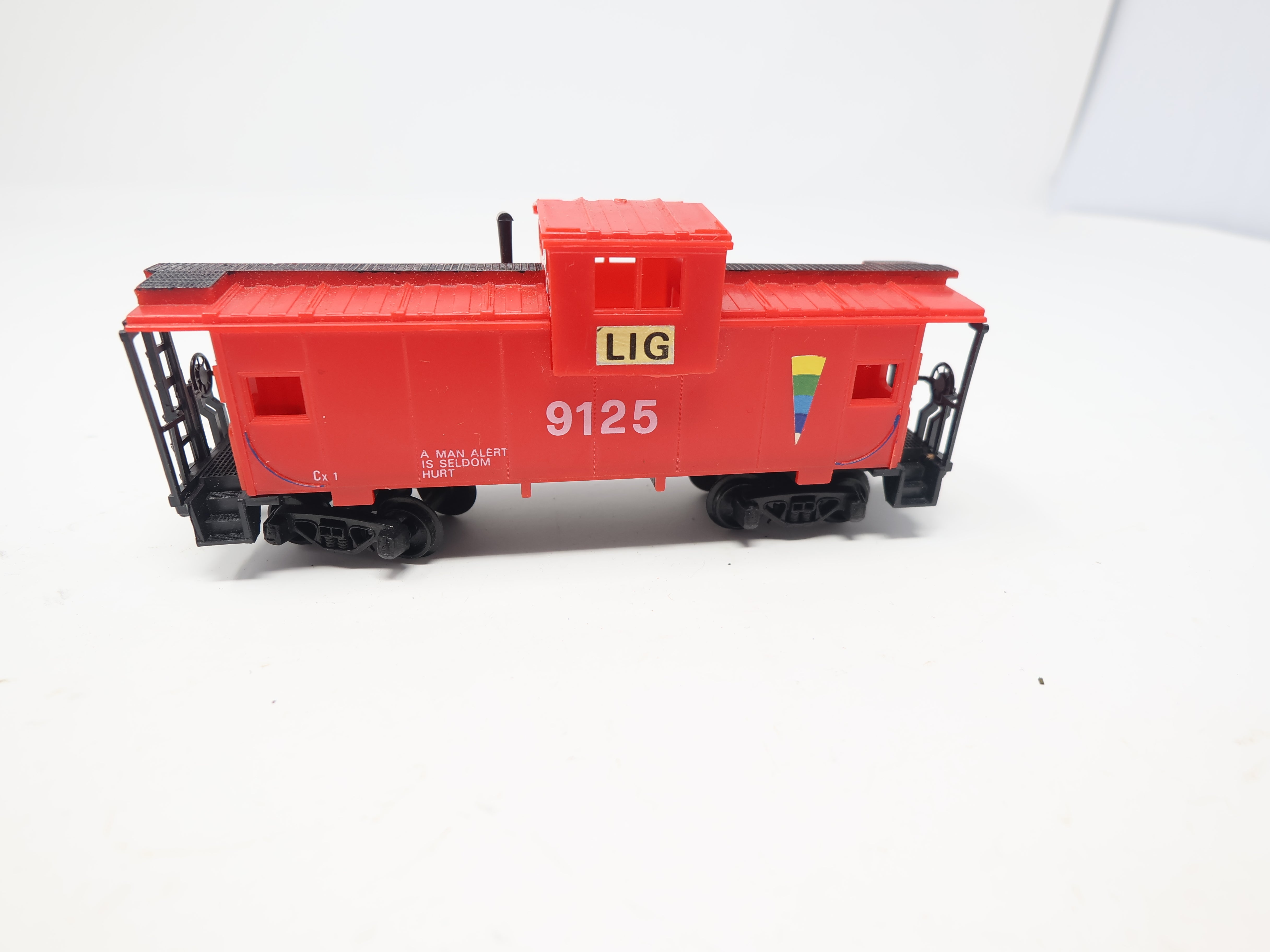 USED HO Scale, Safety Caboose#9125, A Man Alert is Seldom Hurt