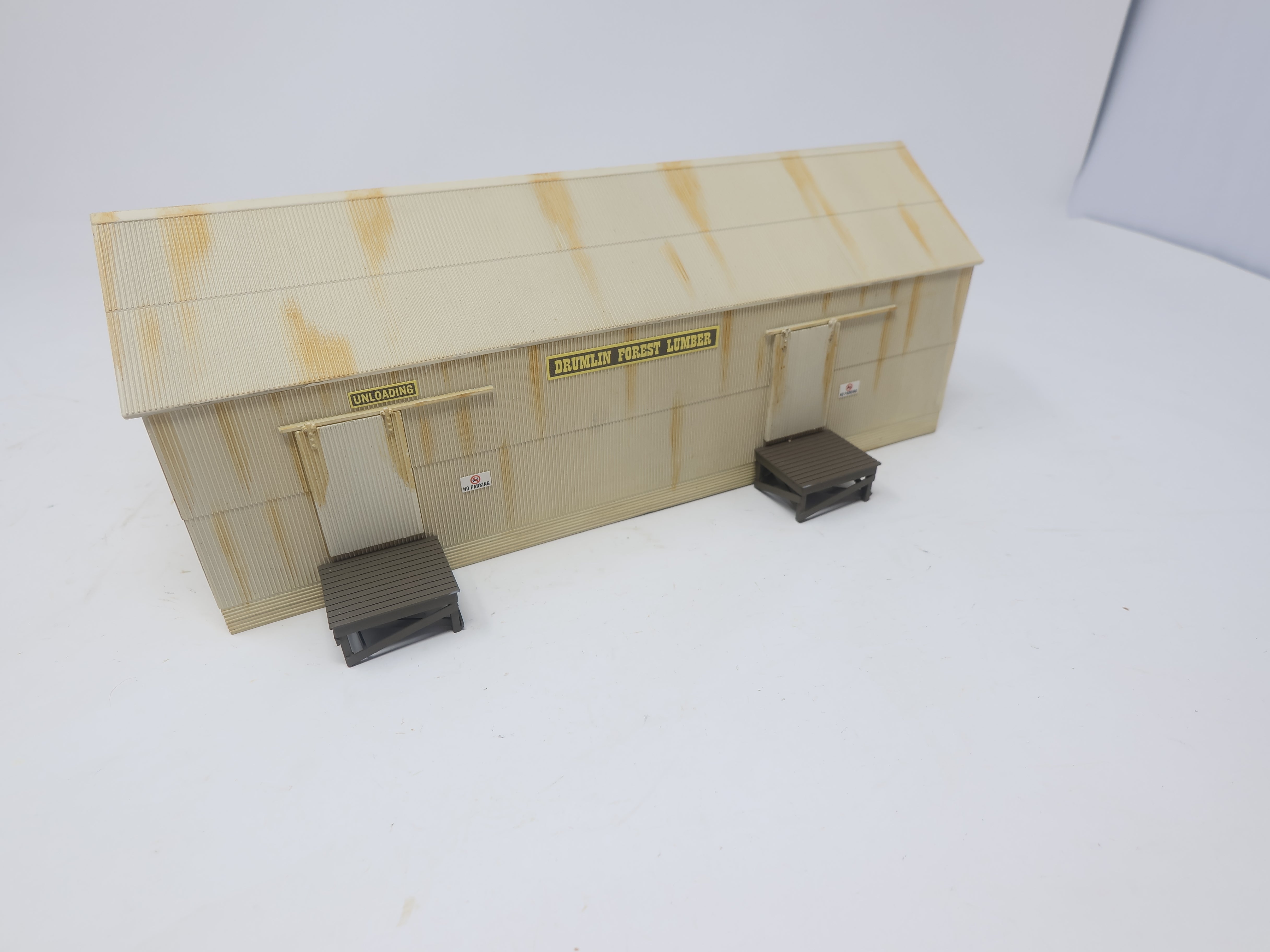 USED Walthers HO Scale, Brickworks Storage Building - Drumlin Forest Lumber, Custom