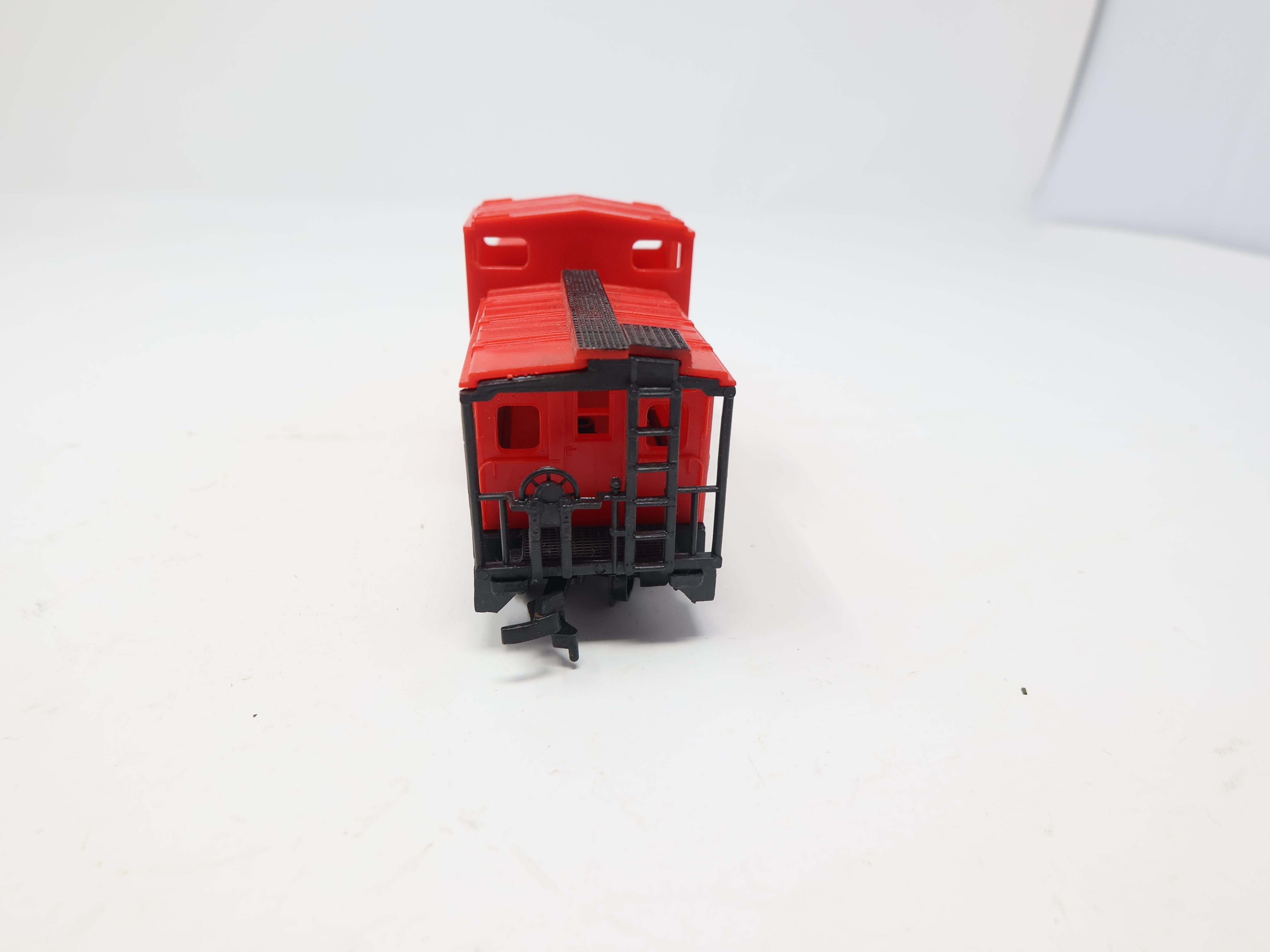 USED HO Scale, Safety Caboose#9125, A Man Alert is Seldom Hurt