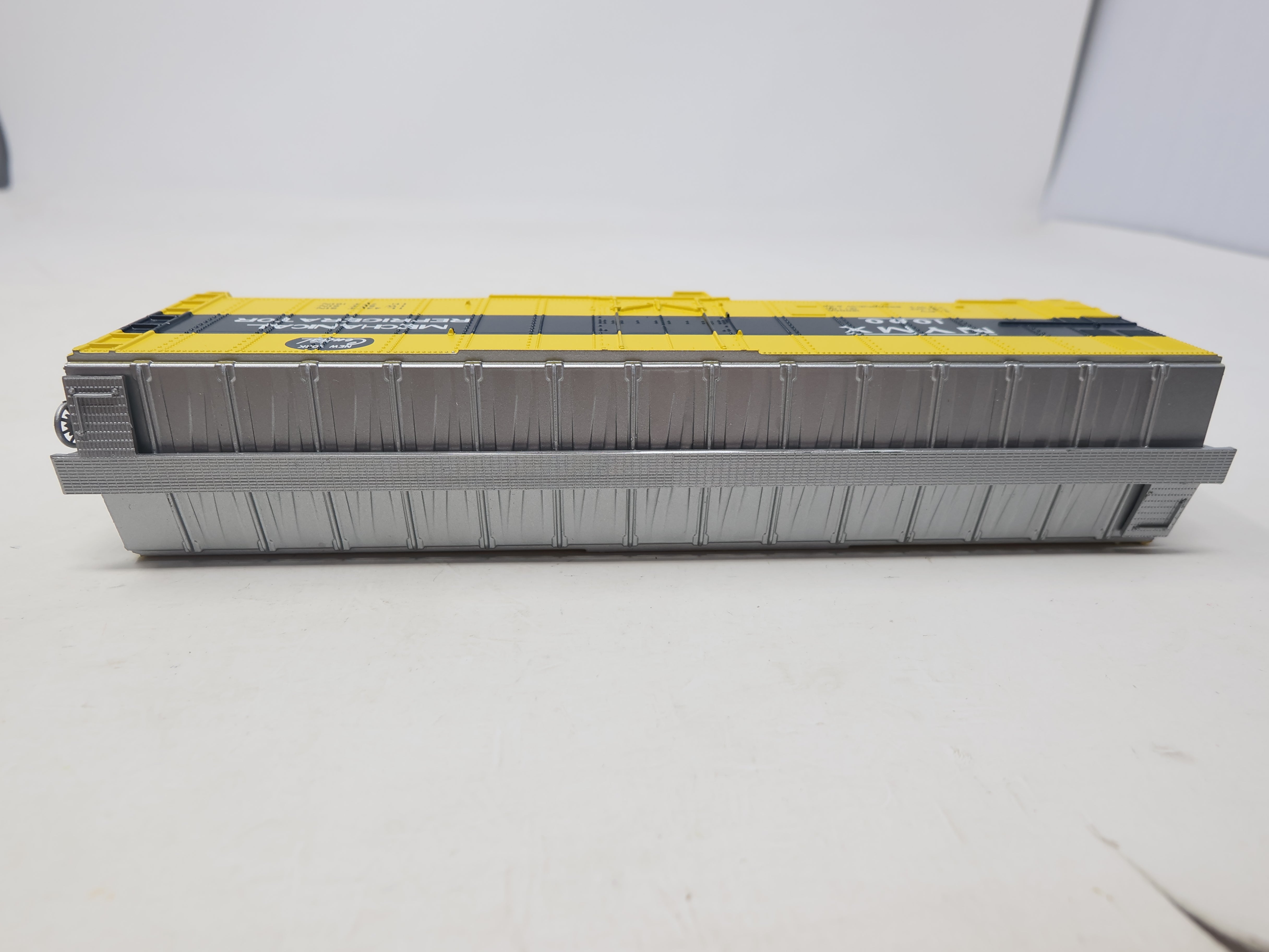 USED Athearn 7555 HO Scale, 50' Smooth Side Reefer, New York Central NYMX #1000