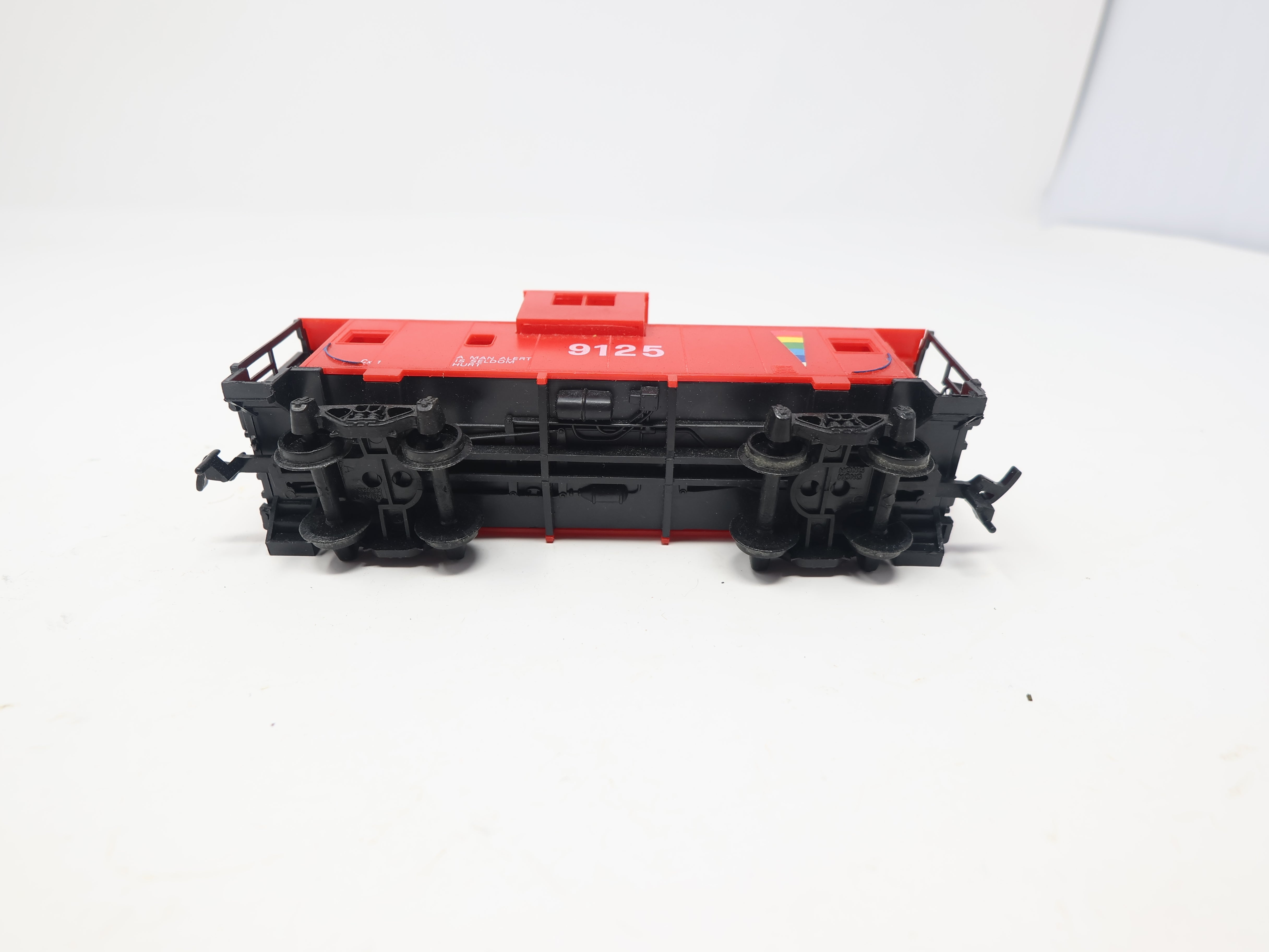 USED HO Scale, Safety Caboose#9125, A Man Alert is Seldom Hurt