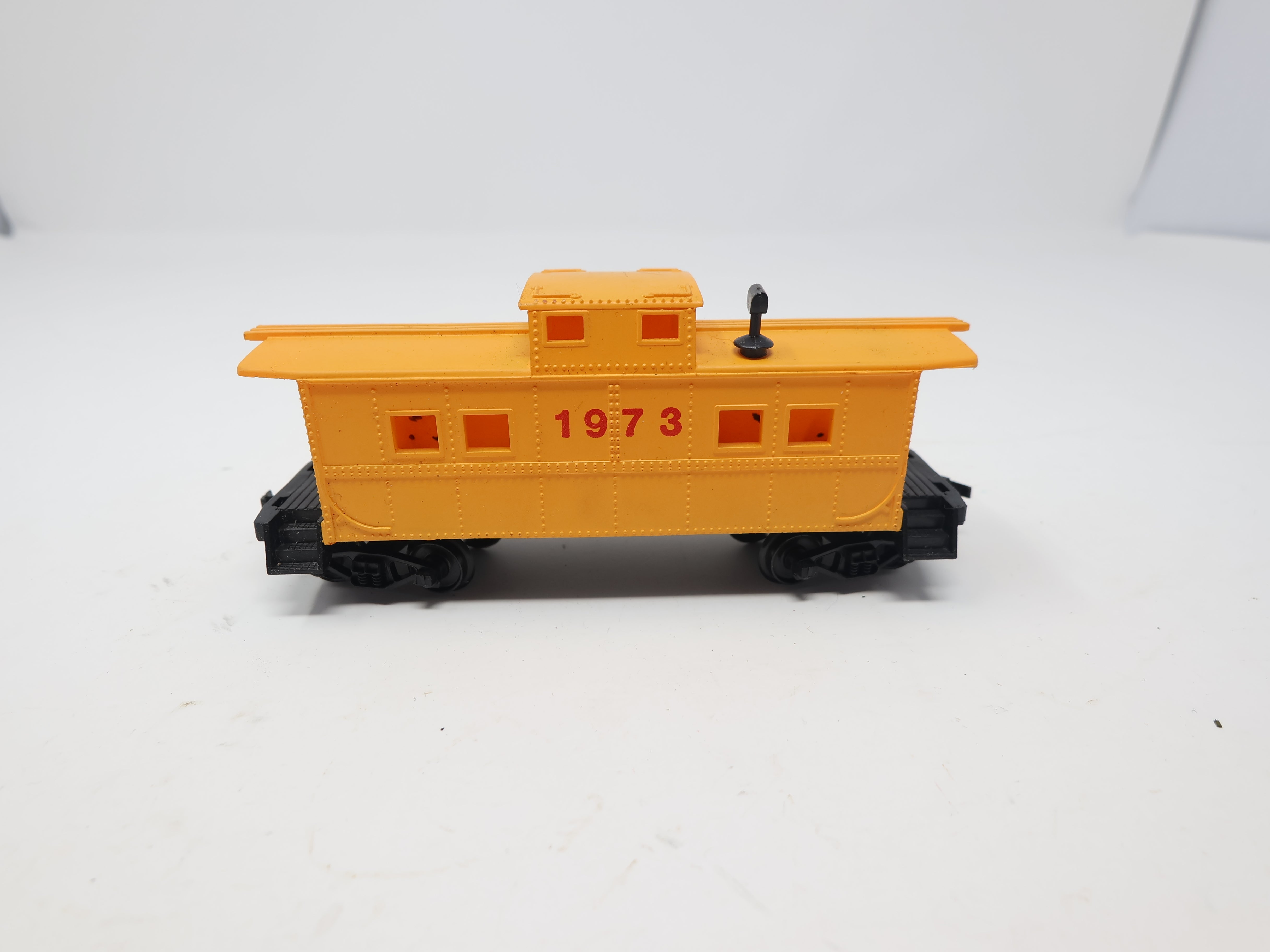 USED HO Scale, Yellow Caboose#1973