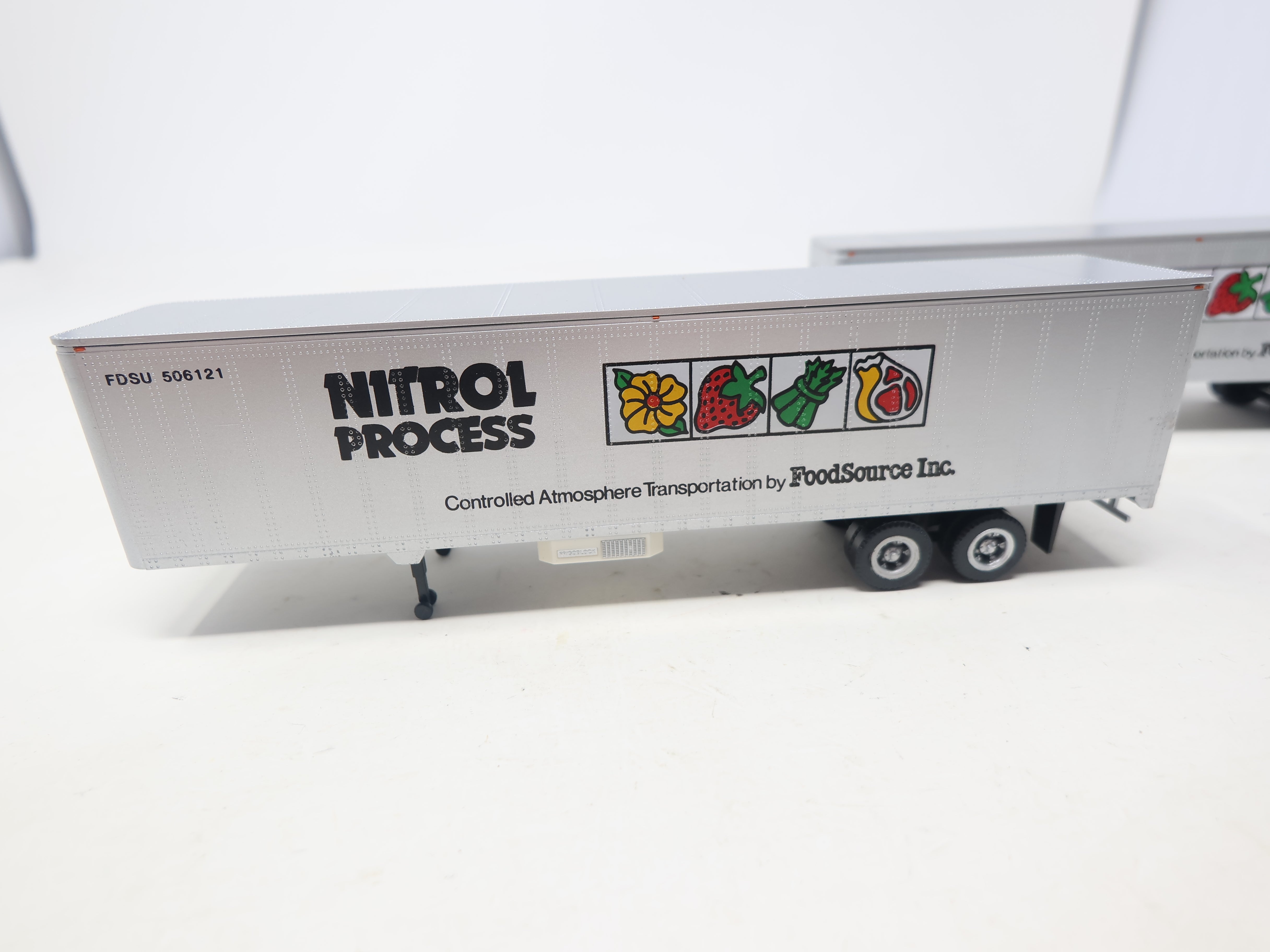 USED Con-Cor #4-008201 HO Scale, 45' Rivet Side Dry Van Trailers (2pk), Nitrol Process FDSU #506182