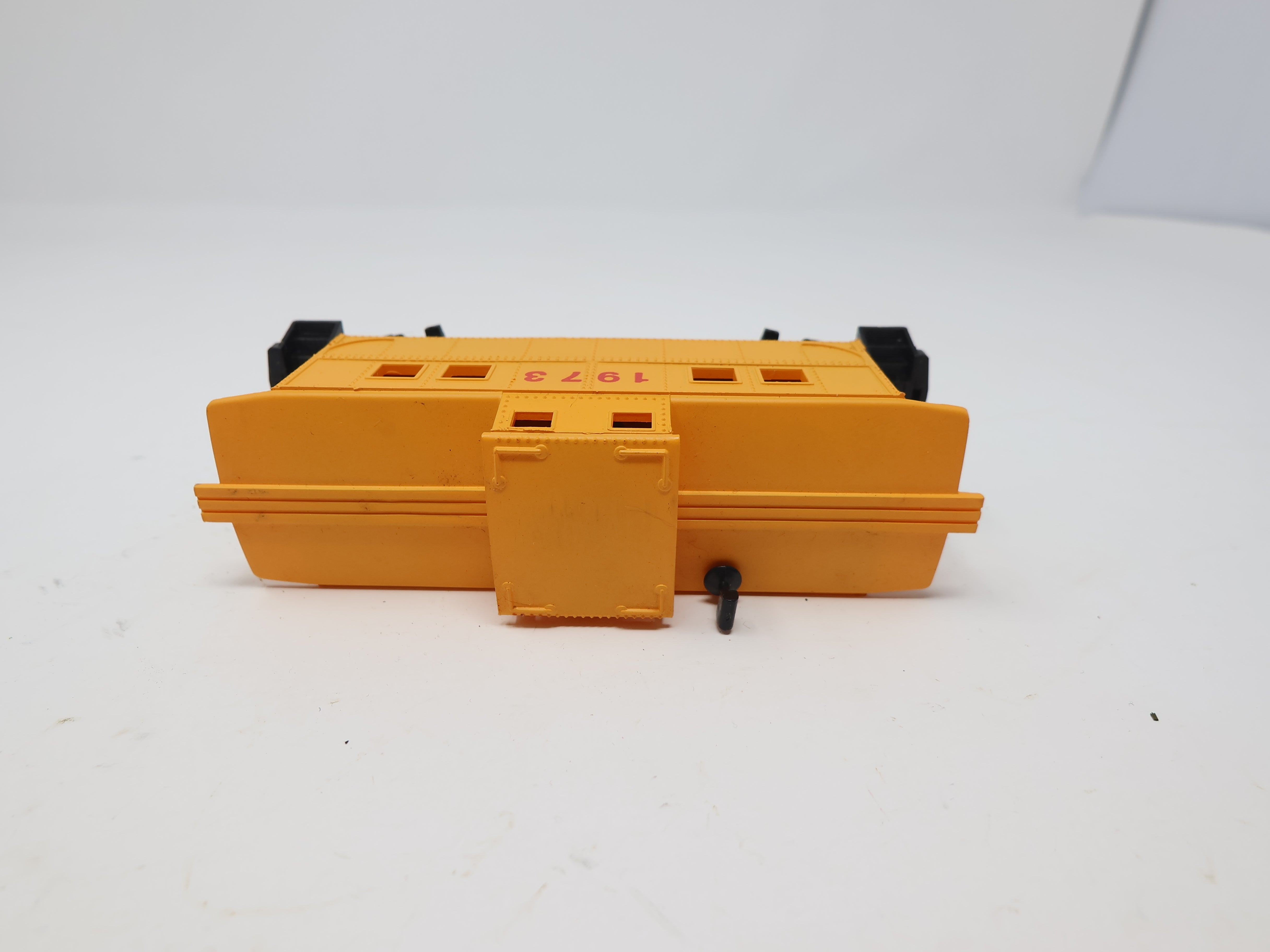 USED HO Scale, Yellow Caboose#1973