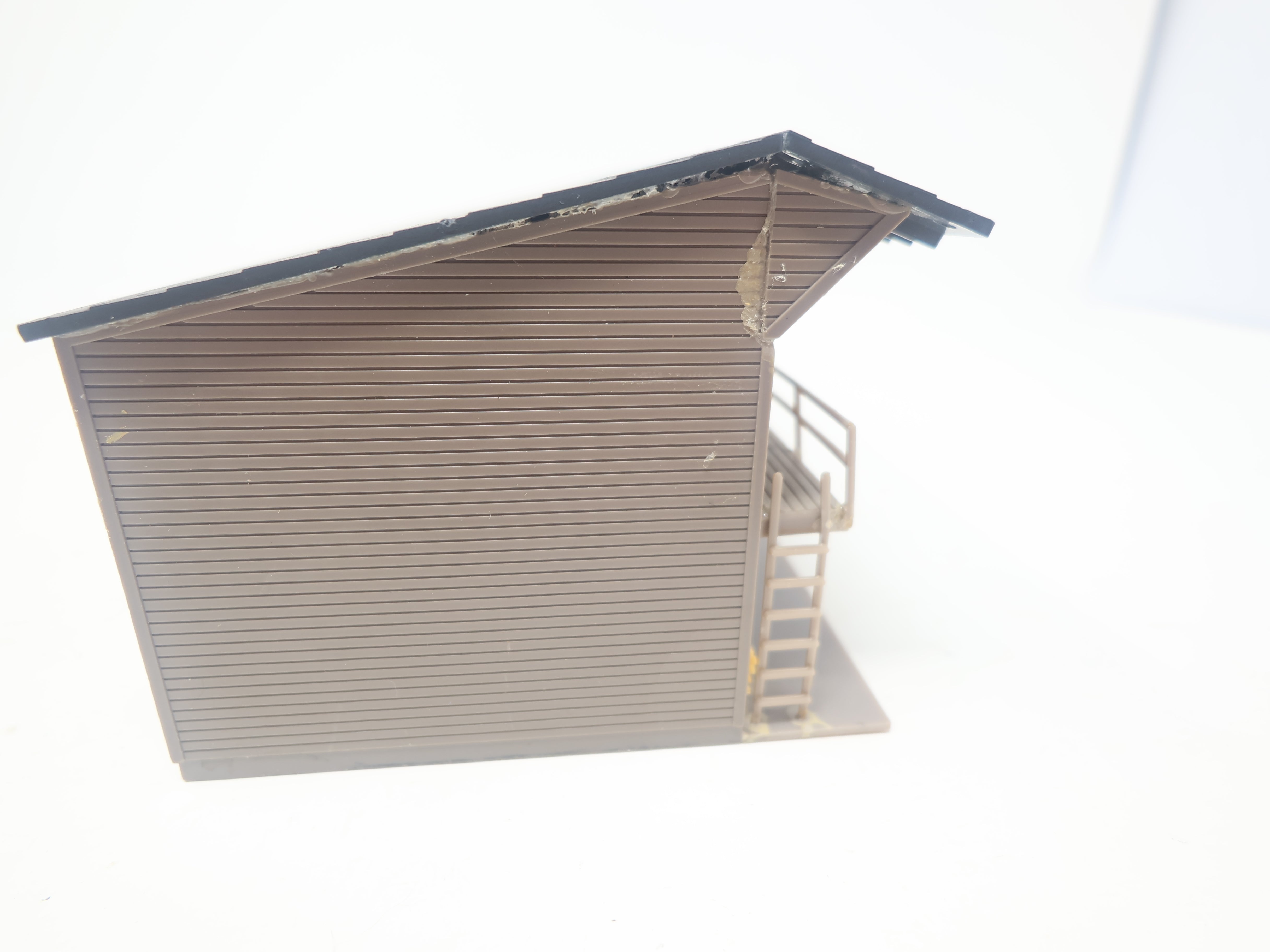 USED HO Scale, Lumber Yard Shed w/ Lumber