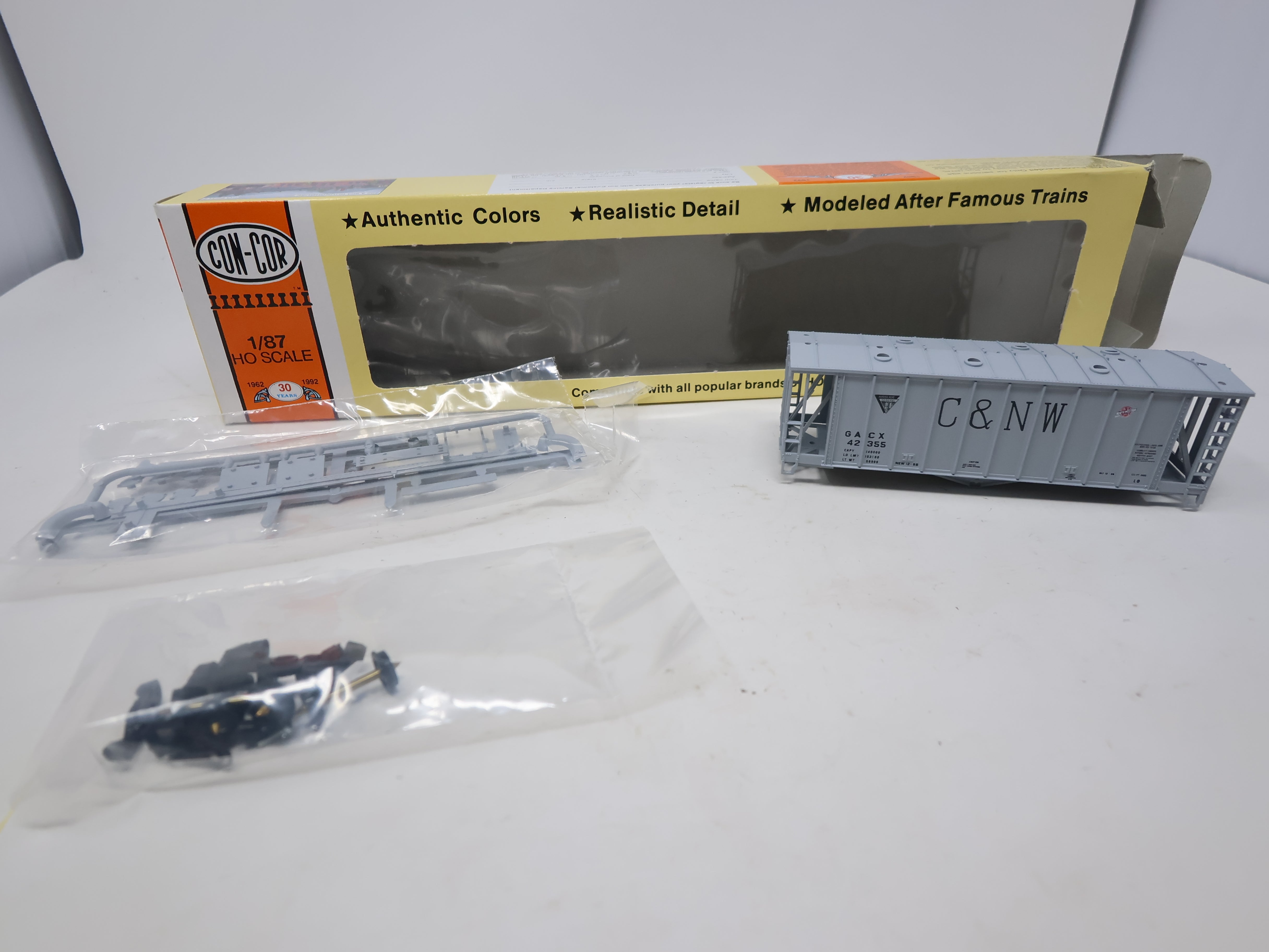 Con-Cor HO Scale, 40' Airslide Hopper, Chicago & North Western GACX #42355, Historical Society LMTD Run (KIT)