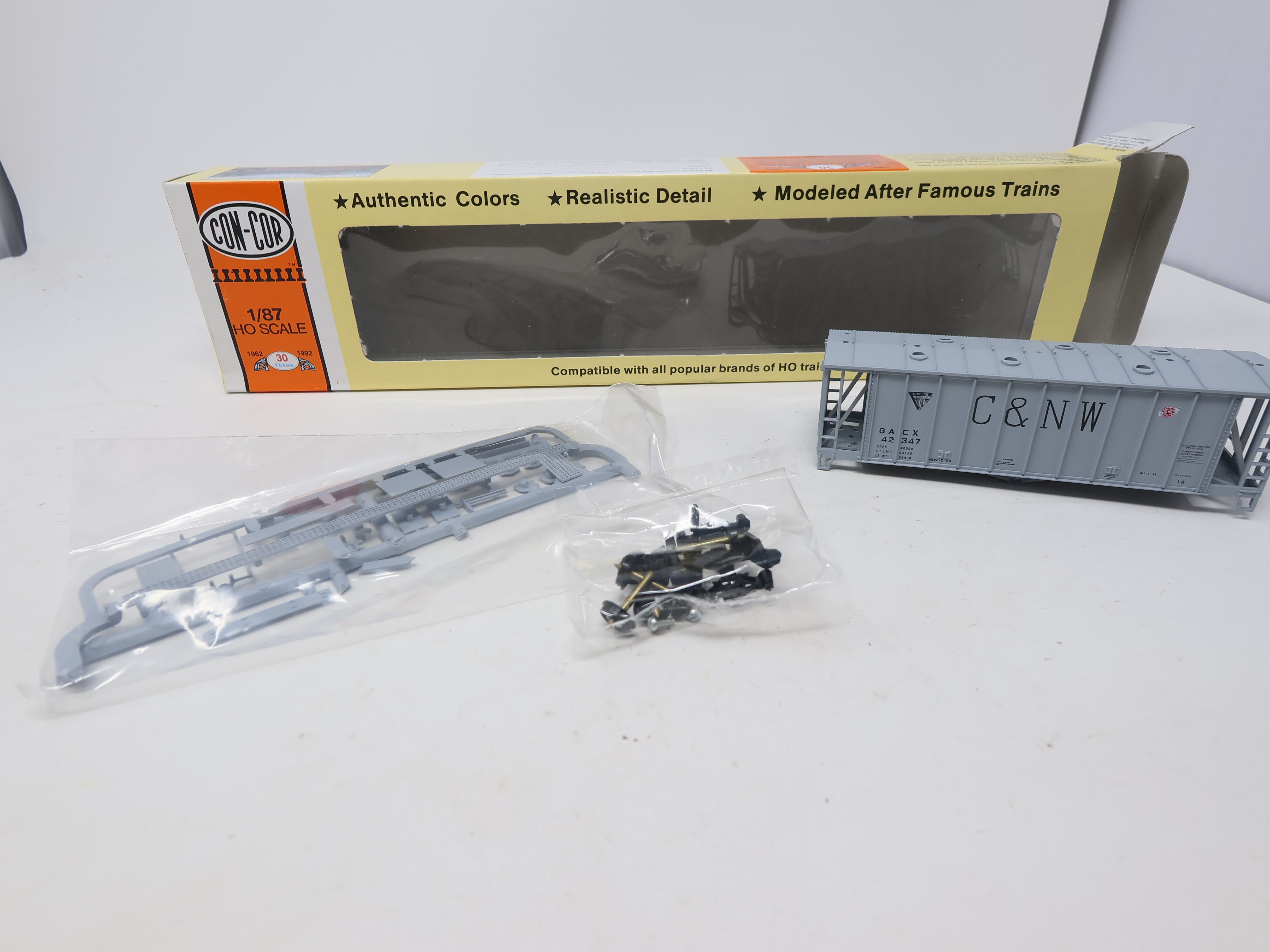 Con-Cor HO Scale, 40' Airslide Hopper, Chicago & North Western GACX #42347, Historical Society LMTD Run (KIT)