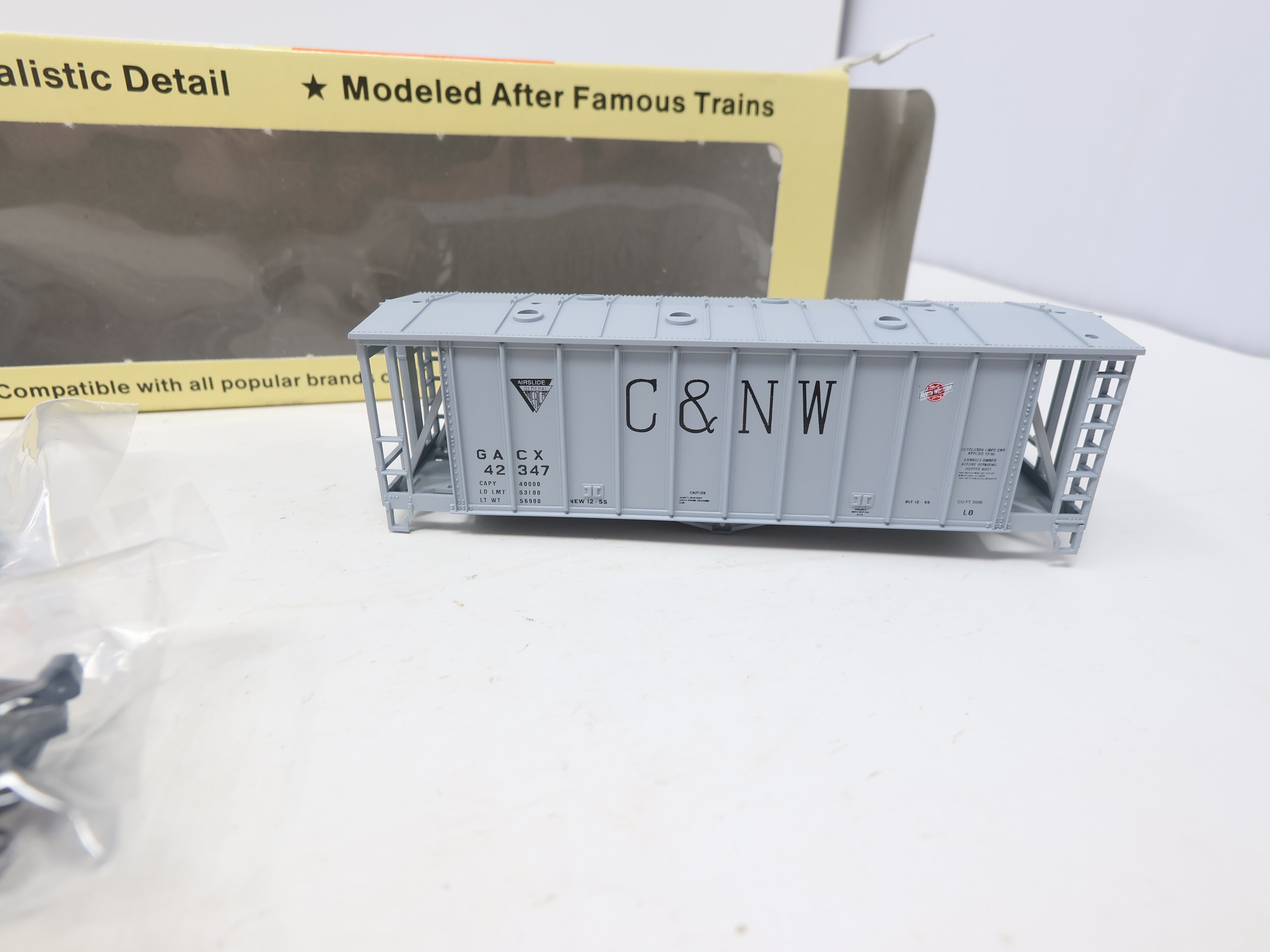 Con-Cor HO Scale, 40' Airslide Hopper, Chicago & North Western GACX #42347, Historical Society LMTD Run (KIT)