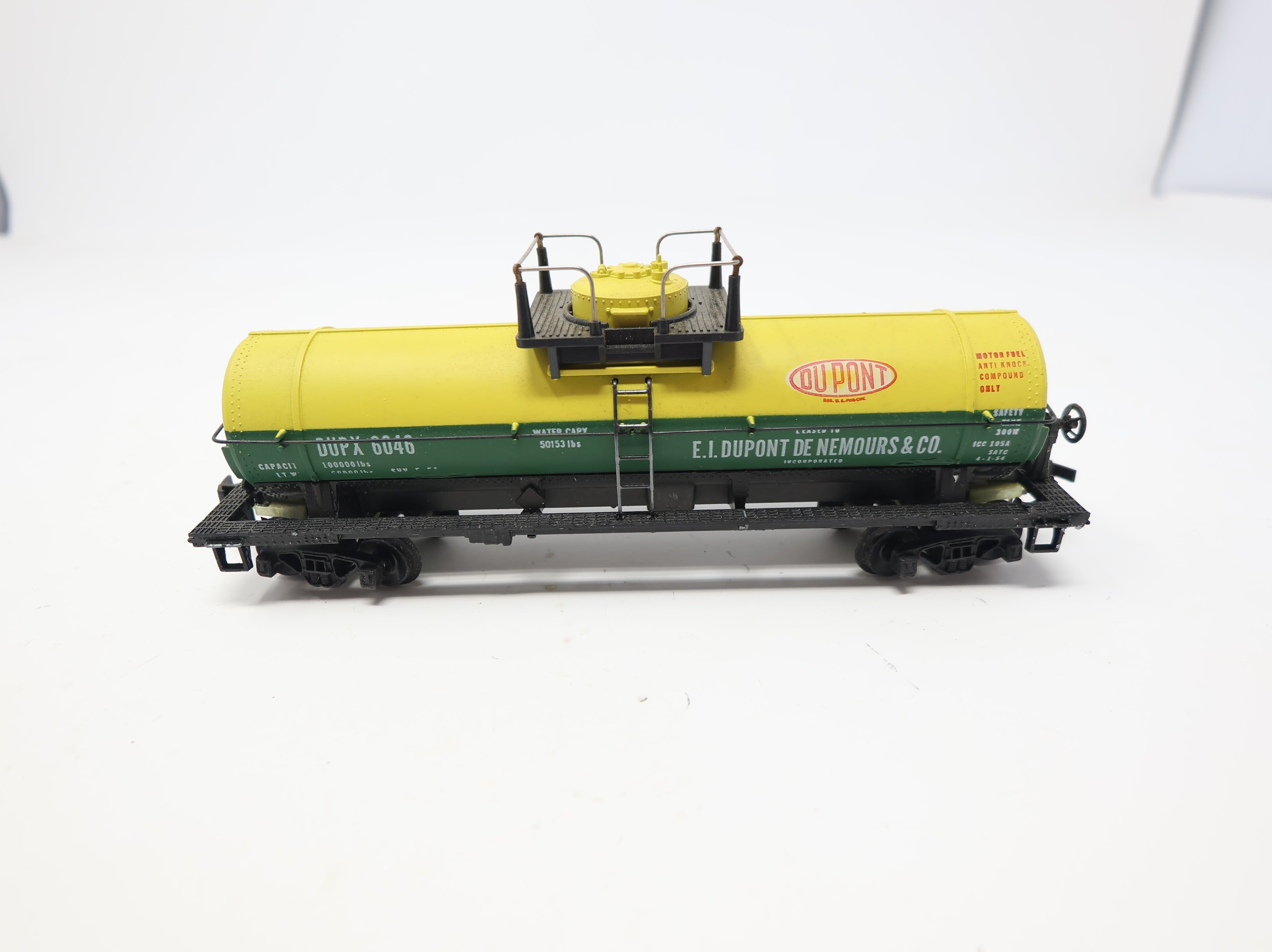 USED Mantua HO Scale Chemical Tank Car Du Pont DUPX #6046