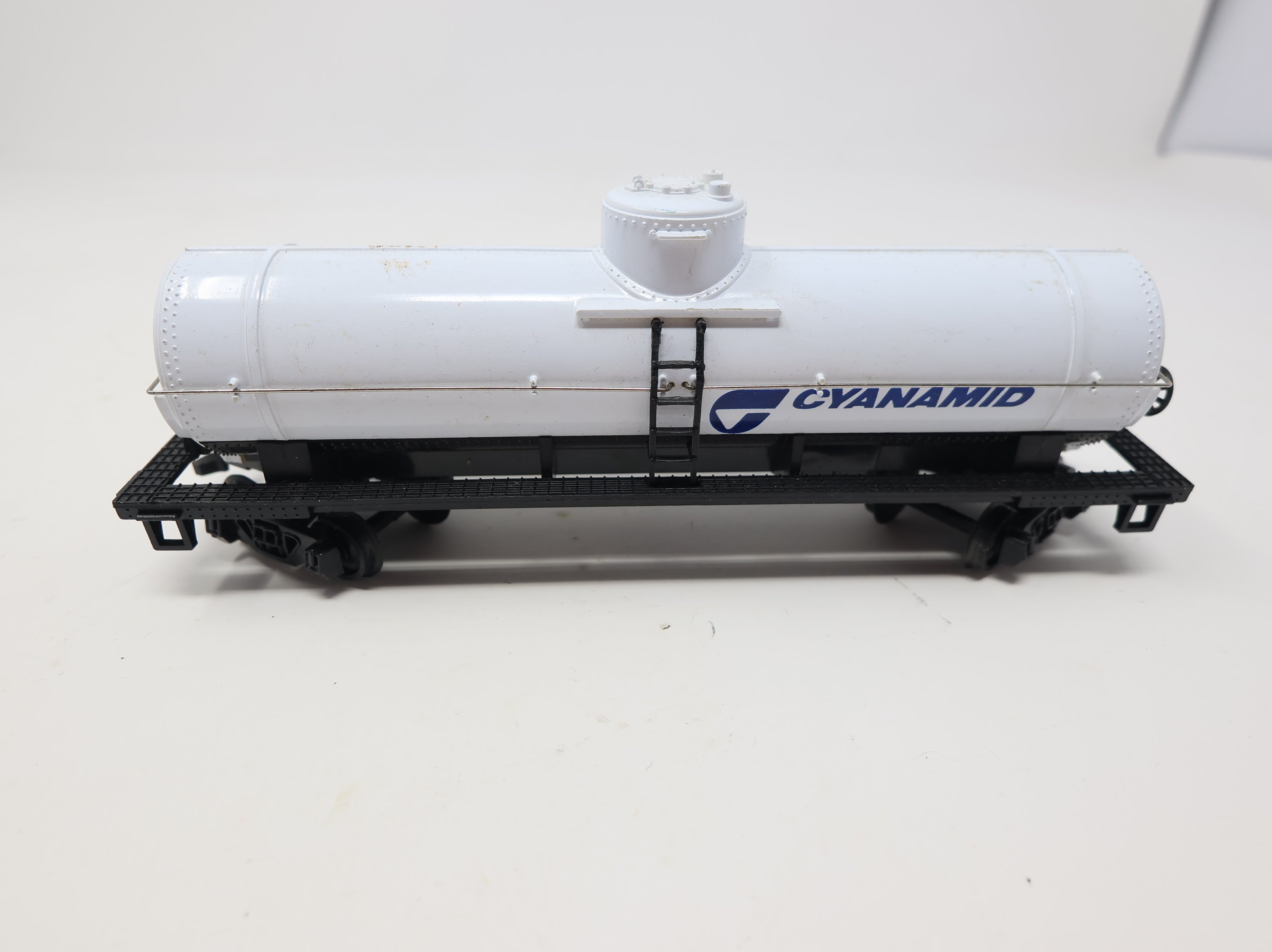 USED Bachmann HO Scale Single Dome Tank Car Cyanamid