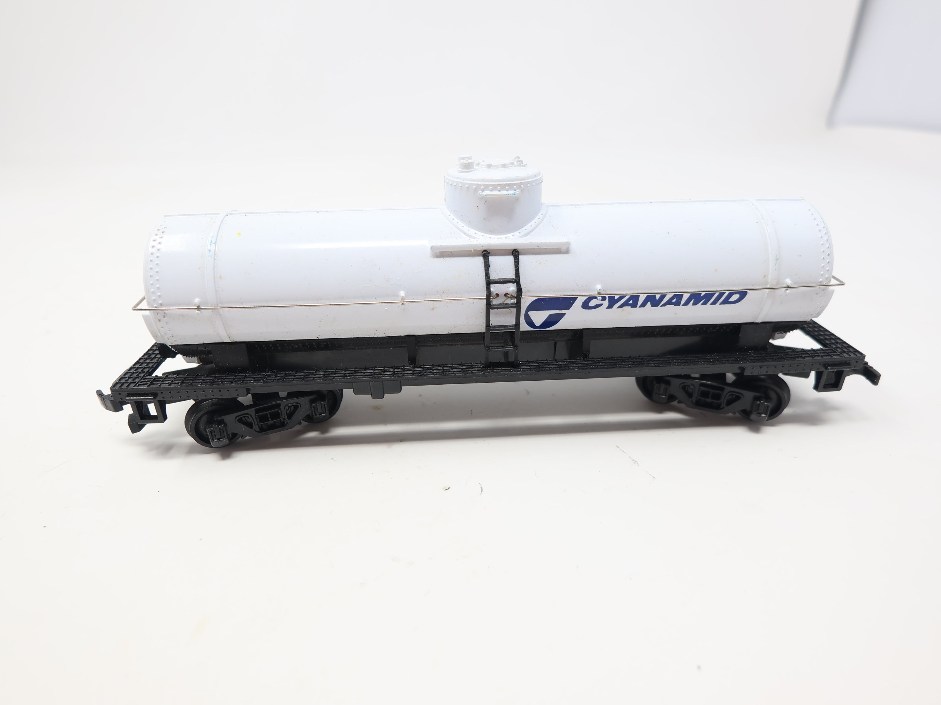 USED Bachmann HO Scale Single Dome Tank Car Cyanamid