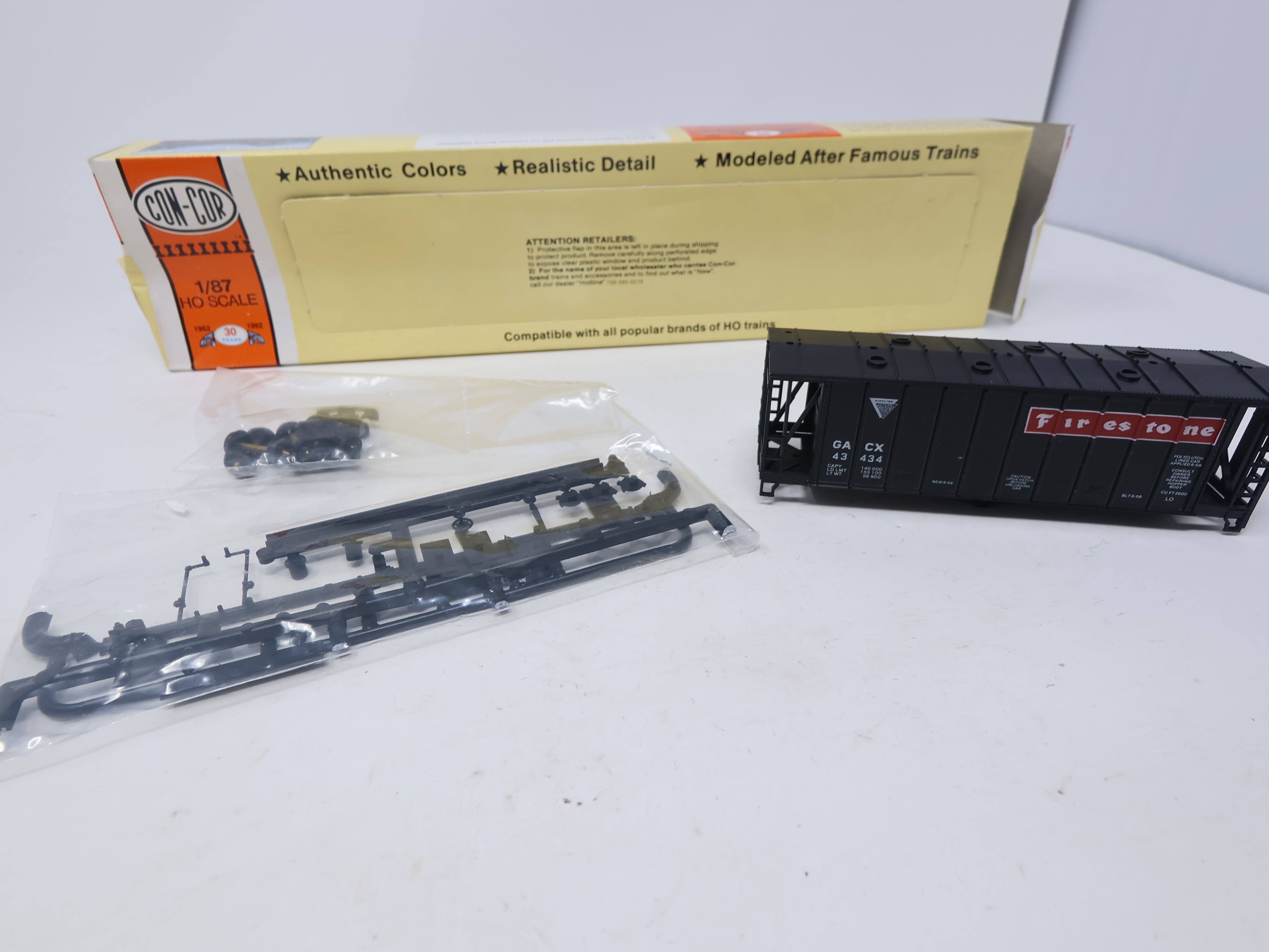 Con-Cor #1-009706 HO Scale, 40' Airslide Hopper, Firestone GACX #43434 (KIT)