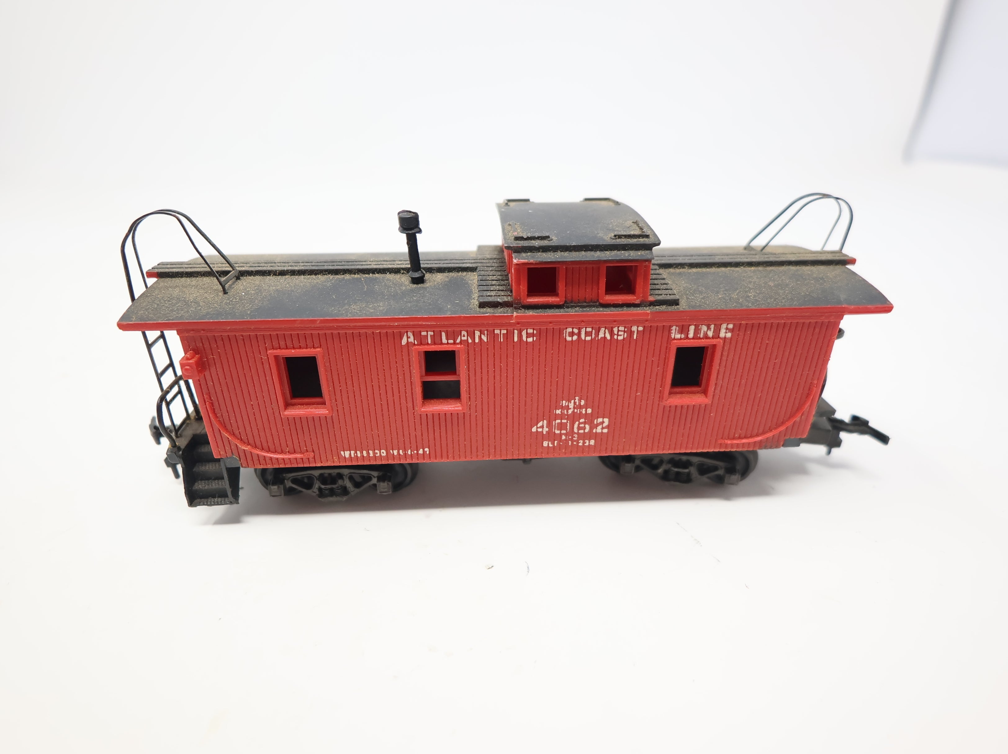 USED Mantua HO Scale Wooden Caboose Atlantic Coast Line #4062