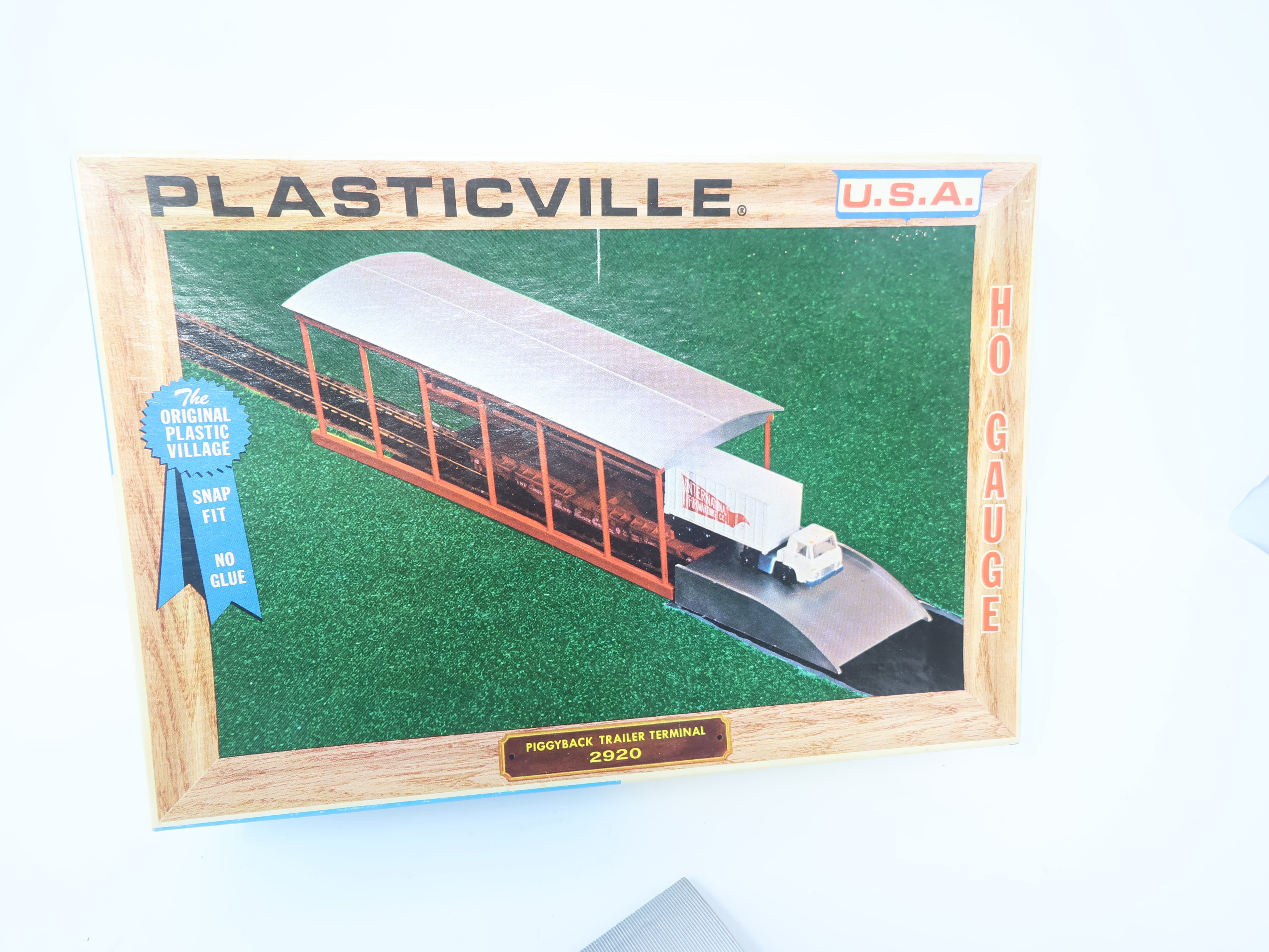 USED Bachmann Plasticville 2920 HO Scale, Piggyback Trailer Terminal