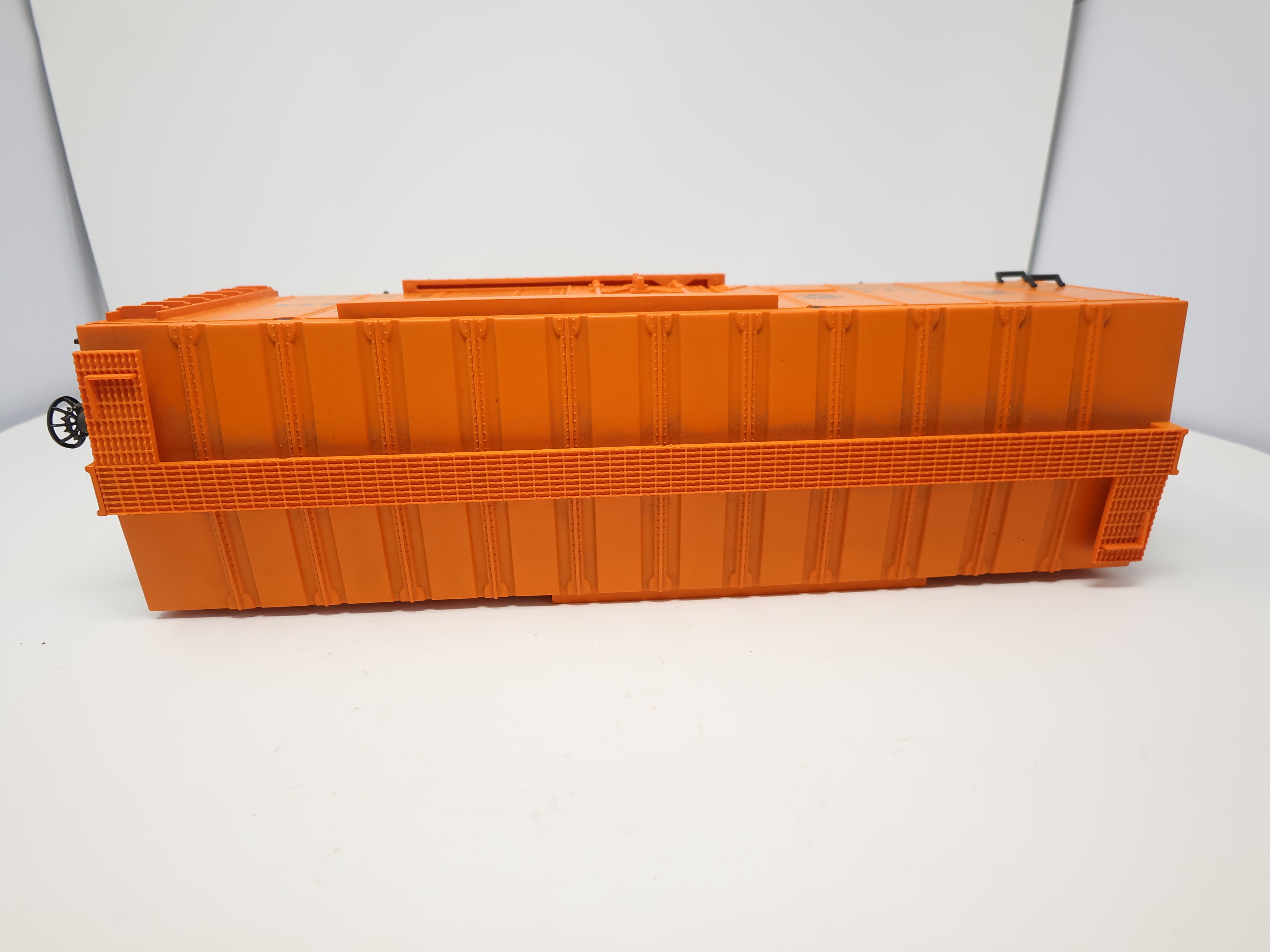 USED Lionel 8-87100 G Scale, Reefer Box Car, Pacific Fruit Express PFE #87100