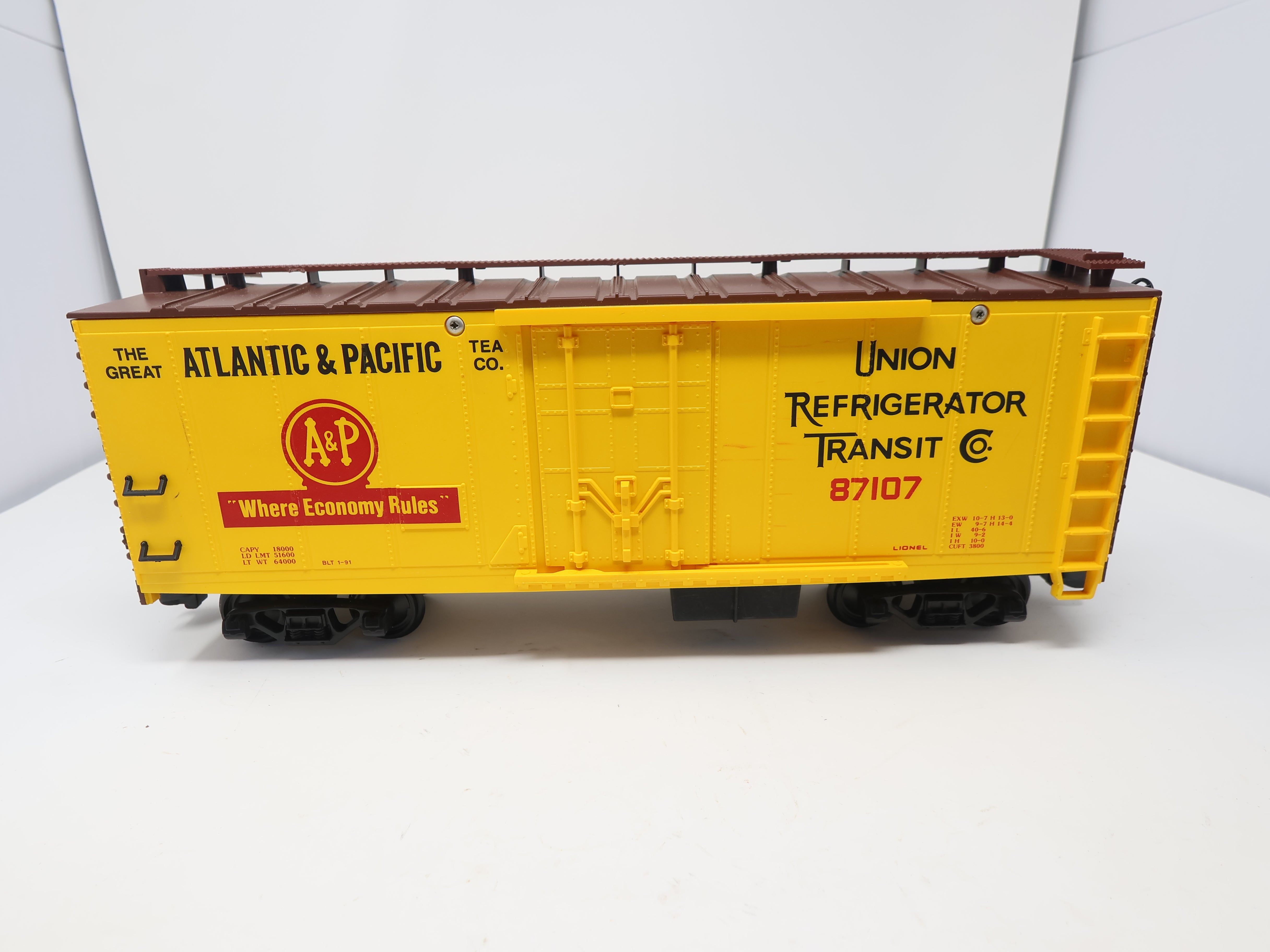 USED Lionel 8-87107 G Scale, Reefer Box Car, A & P #87107