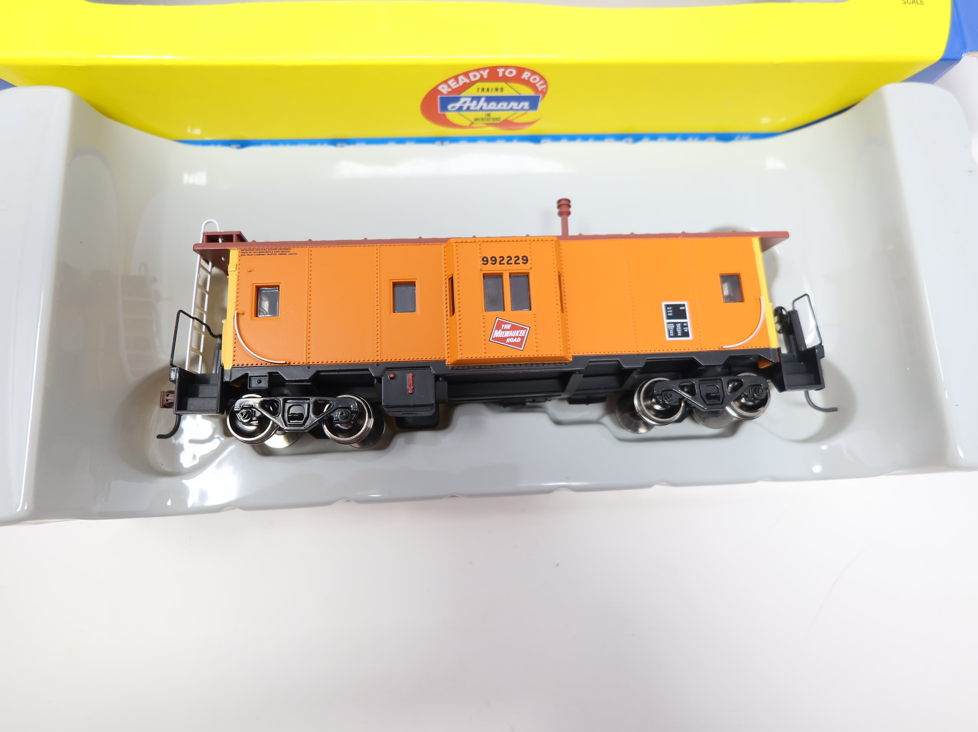 Athearn 74739 HO Scale Bay Window Caboose Milwaukee Road #992229