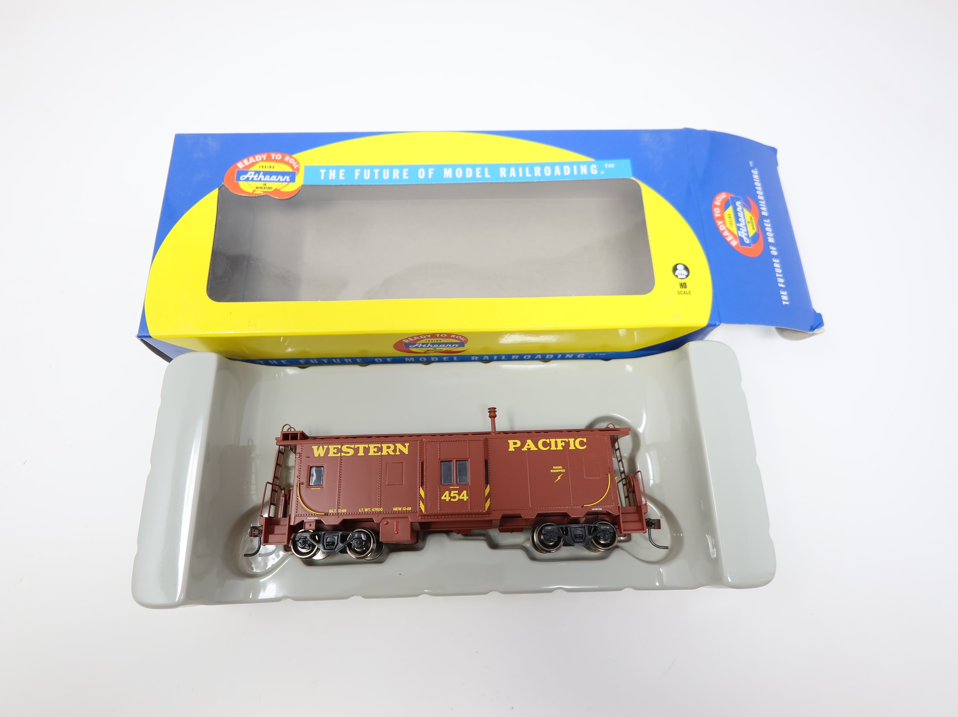 Athearn 74756 HO Scale Bay Window Caboose Western Pacific #454